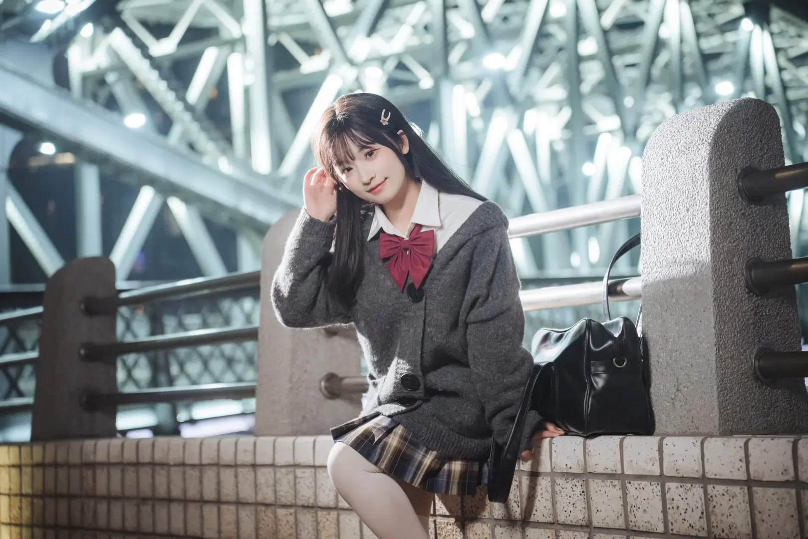在路桥边拍出清冷感的夜景制服大片 - 吶魄罗 - 第2张