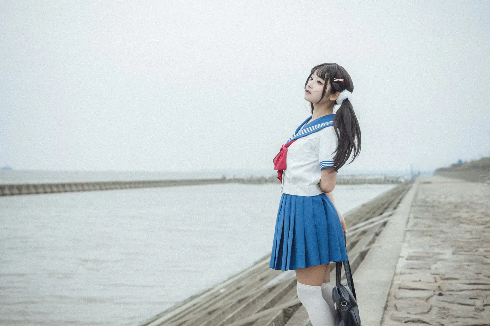 【ごちうさ風JK制服コスプレ】水辺のツインテールとテディベア - 吶魄罗 - 8枚目