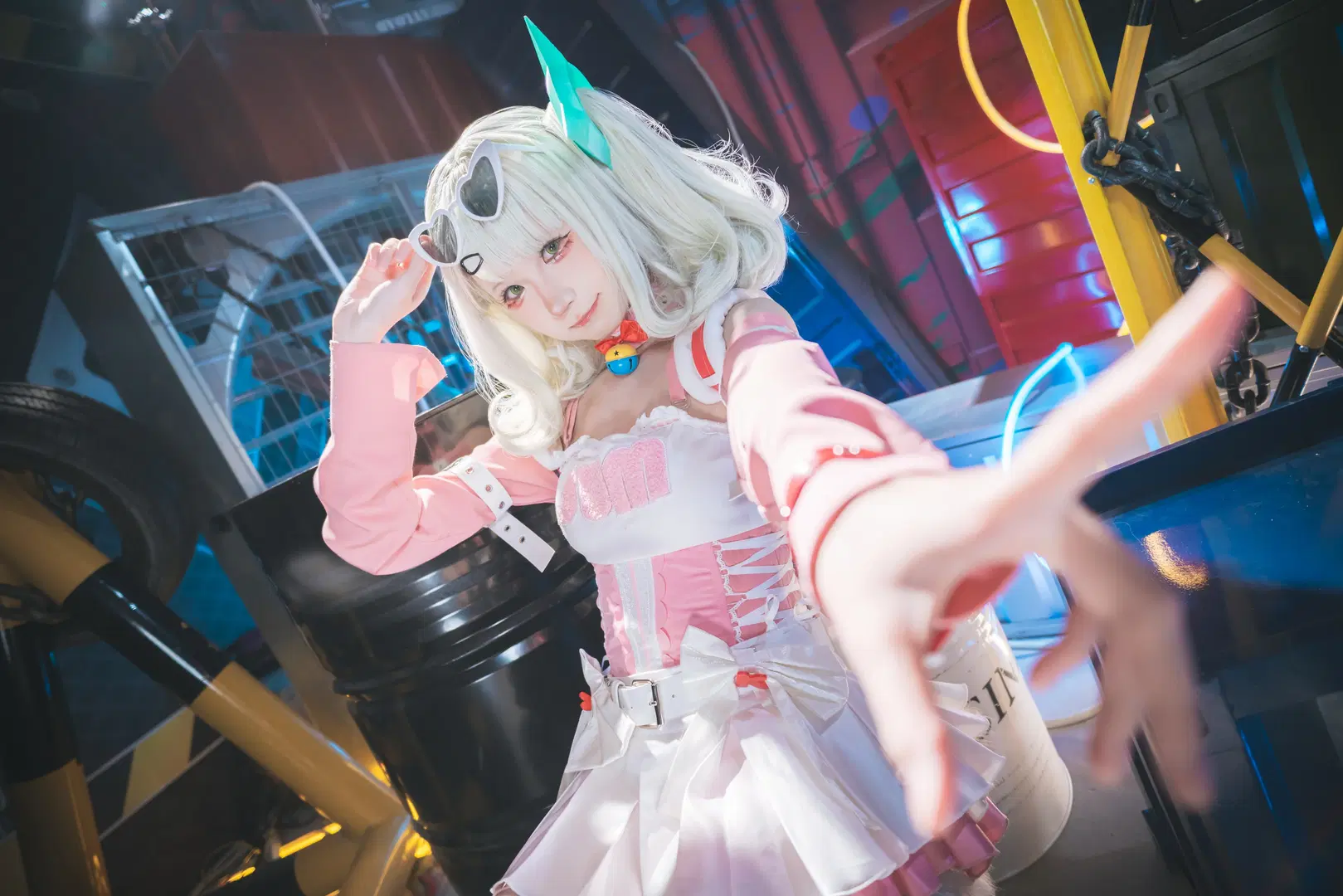 [Sunna cosplay] Zenless Zone Zero Angels of Delusion Little Cake in an industrial setting by 吶魄罗 - Image 12