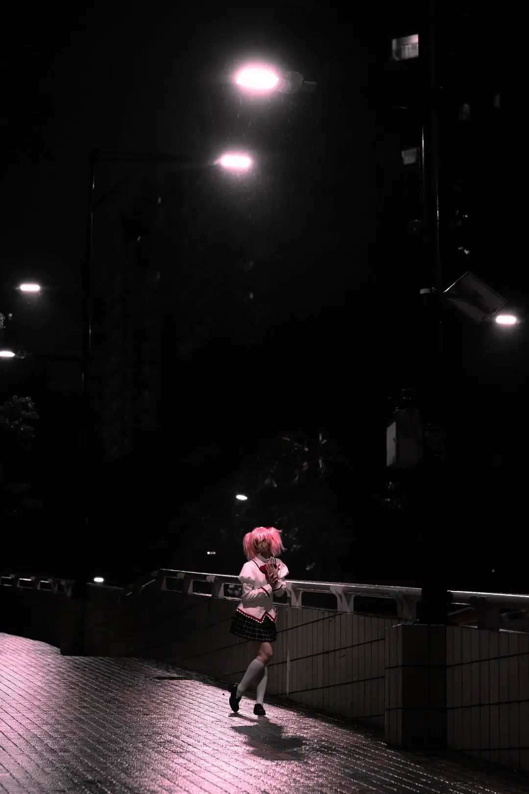 鹿目圆cos, 魔法少女小圆, 夜景人像, 丝袜, 雨夜摄影