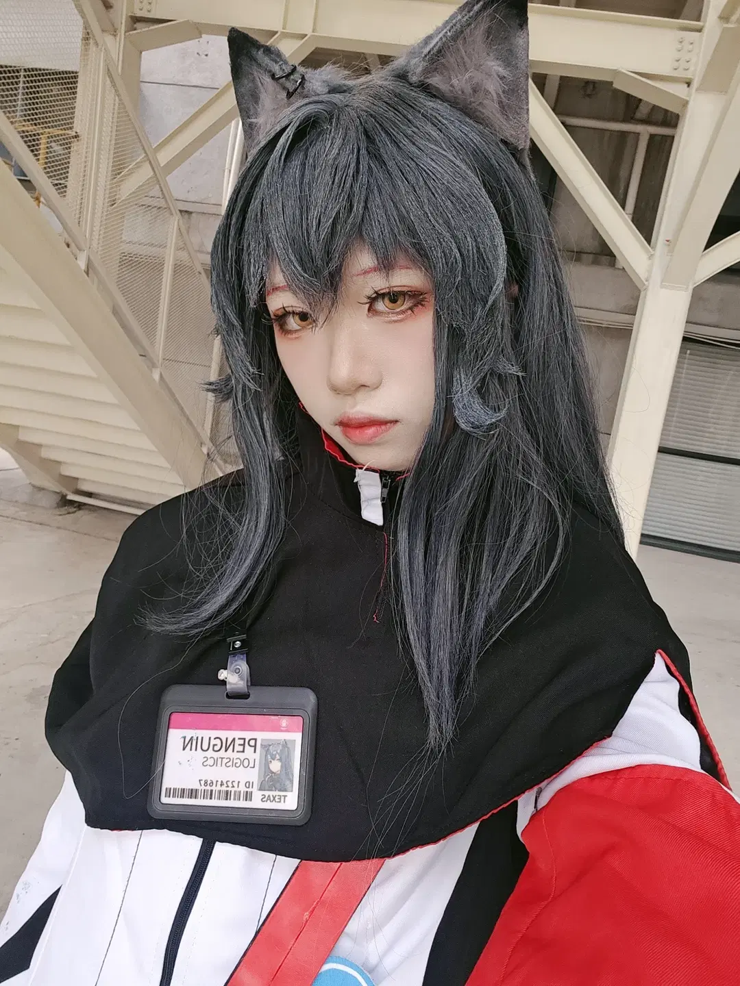 [Exusiai cosplay] Arknights Industrial Style Duo: One Person Portraying Texas and Exusiai by 叙拉古黑帮尚雪兔 - Image 2
