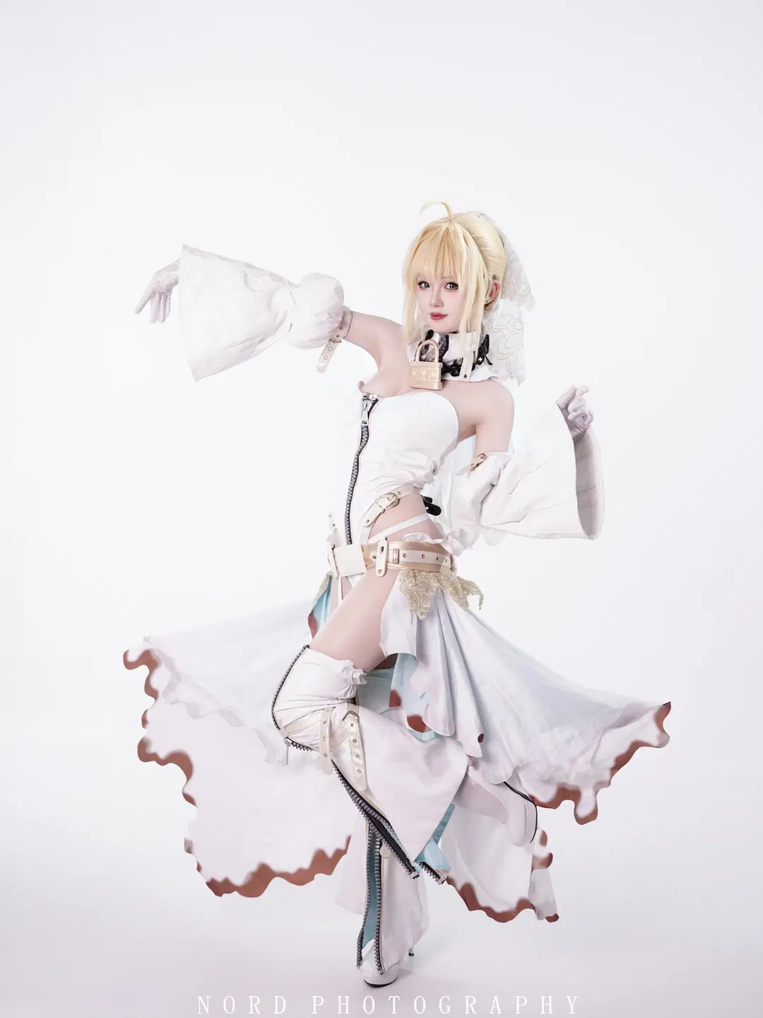 【Nero Cosplay】Fate/Grand Order Nero Bride: A Romantic Fusion of Pure White and Mechanical Aesthetics by Nord - Image 2