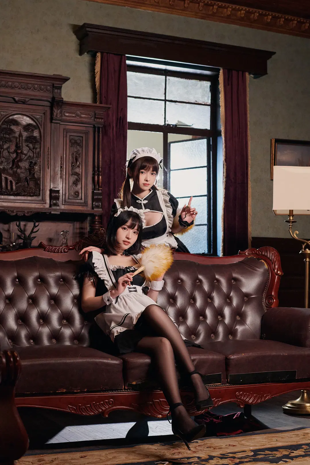 【メイド服】ダーク調レトロ空間のペア撮影、黒ストッキングとハイヒールが織りなす美の交錯 - 小蓝同学摄影会 - 5枚目