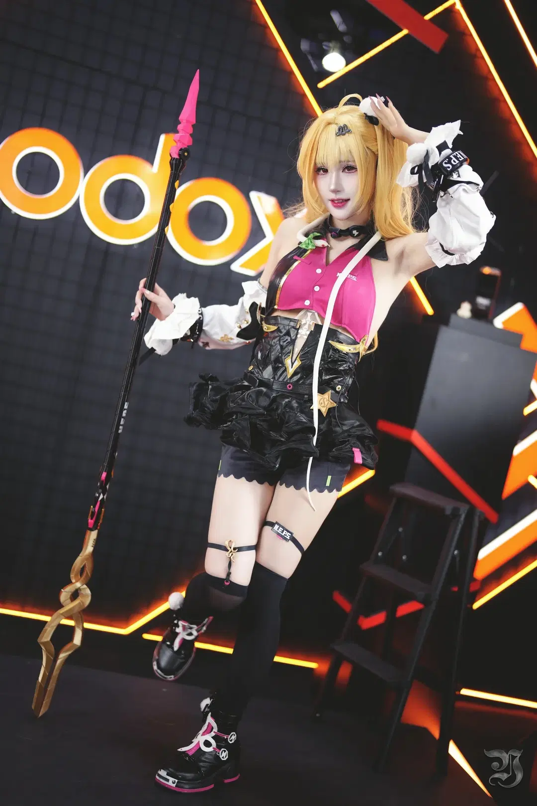 BW Day 3 typhoon in Shanghai: Booth Techwear cosplay and maid outfit roam-and-shoot Convention photos by 跃动的小黑马 - Image 12