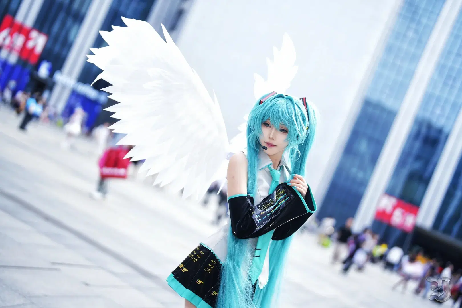 BW Day 3 typhoon in Shanghai: Booth Techwear cosplay and maid outfit roam-and-shoot Convention photos by 跃动的小黑马 - Image 3