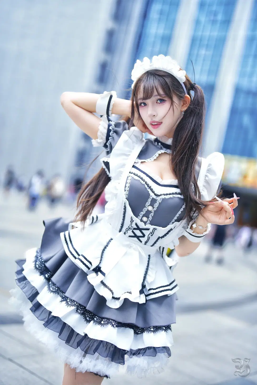 BW Day 3 typhoon in Shanghai: Booth Techwear cosplay and maid outfit roam-and-shoot Convention photos by 跃动的小黑马 - Image 4
