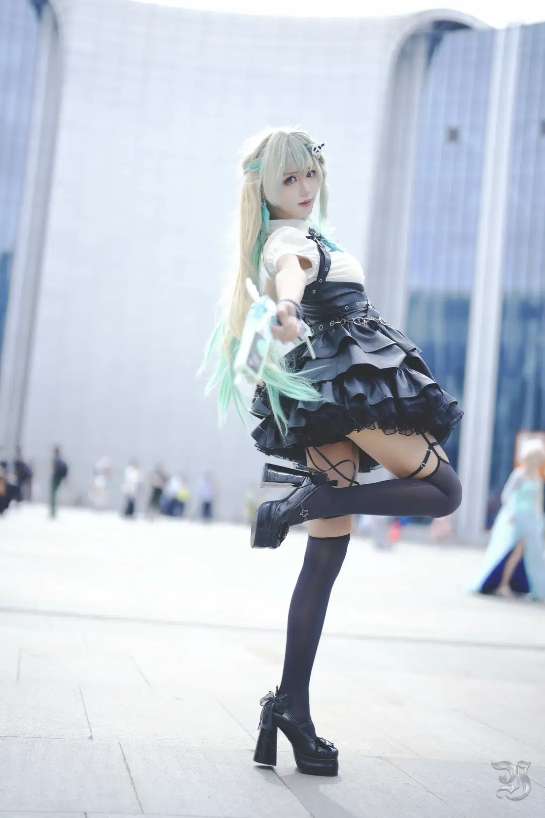 Wuthering Waves, Convention photos, Lynae cosplay, Black stockings, BW 2026