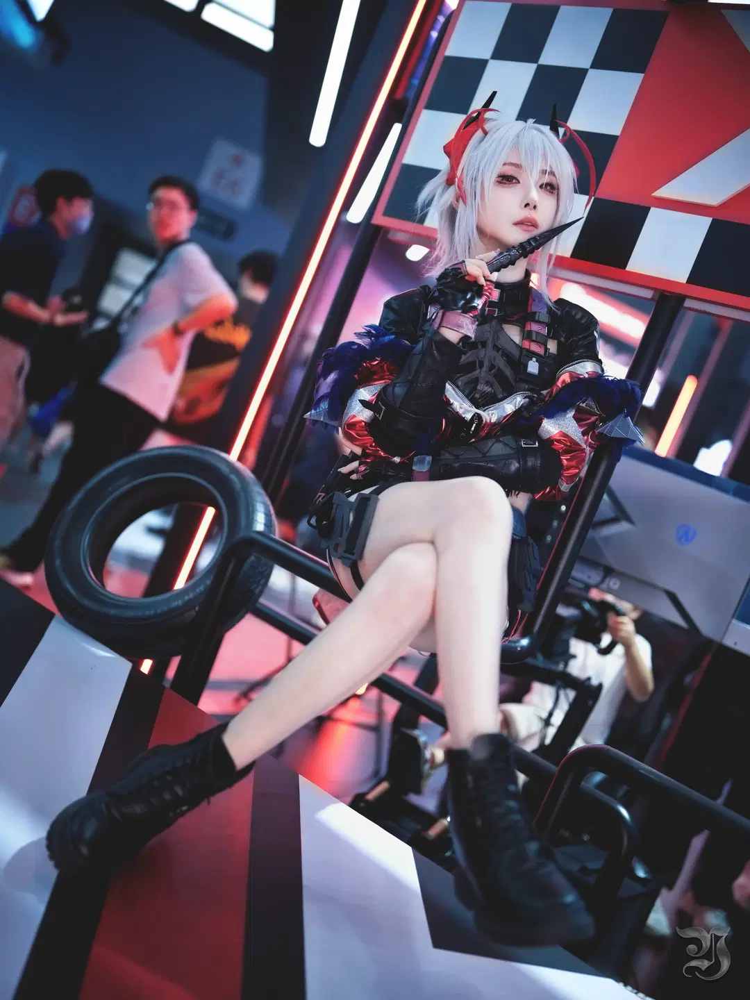 【麦晓雯cos】三角洲行动 x 明日方舟 战术狂欢 - 跃动的小黑马 - 第2张