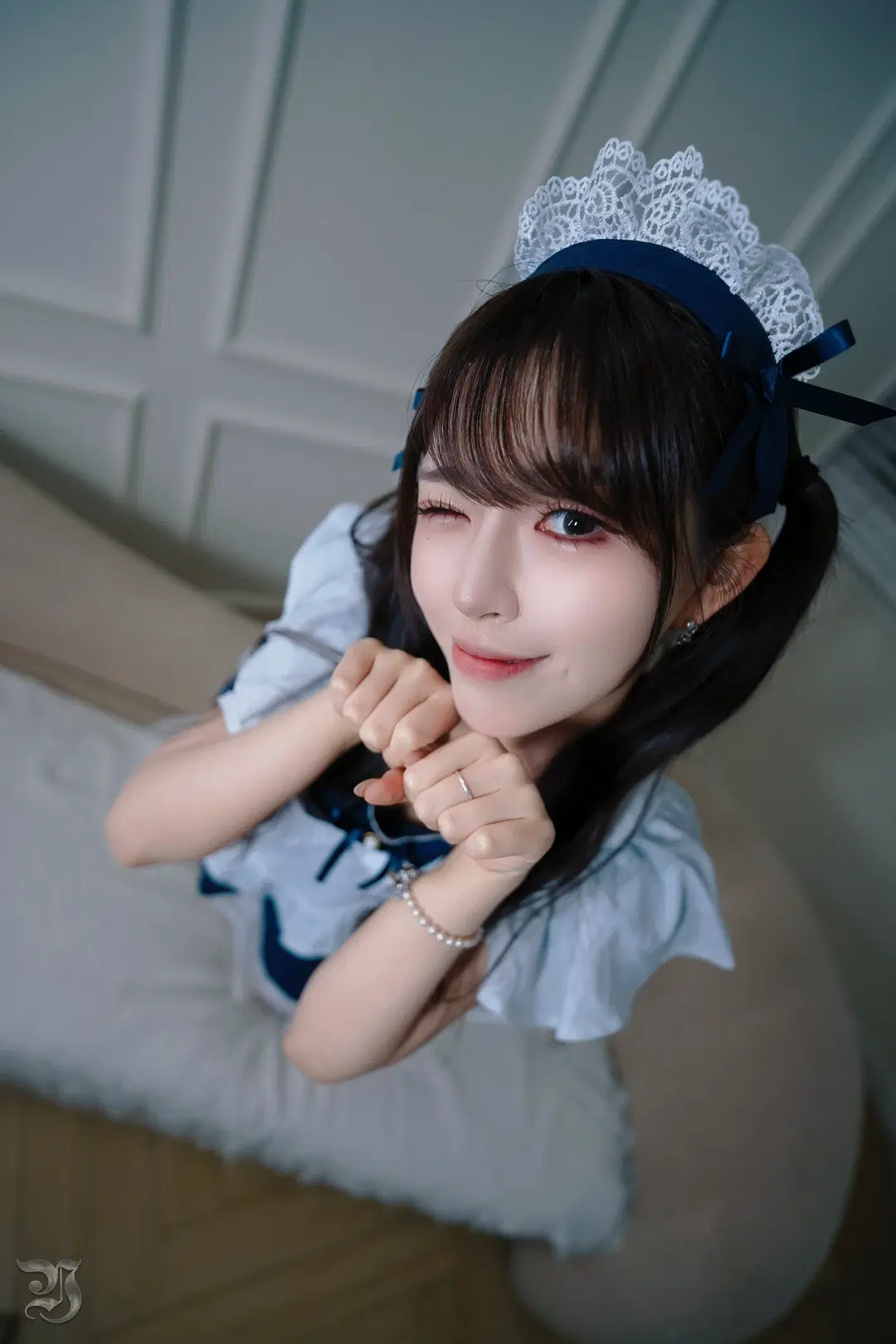 蓝白女仆装与居家光影的白丝视觉记录 - 跃动的小黑马 - 第10张