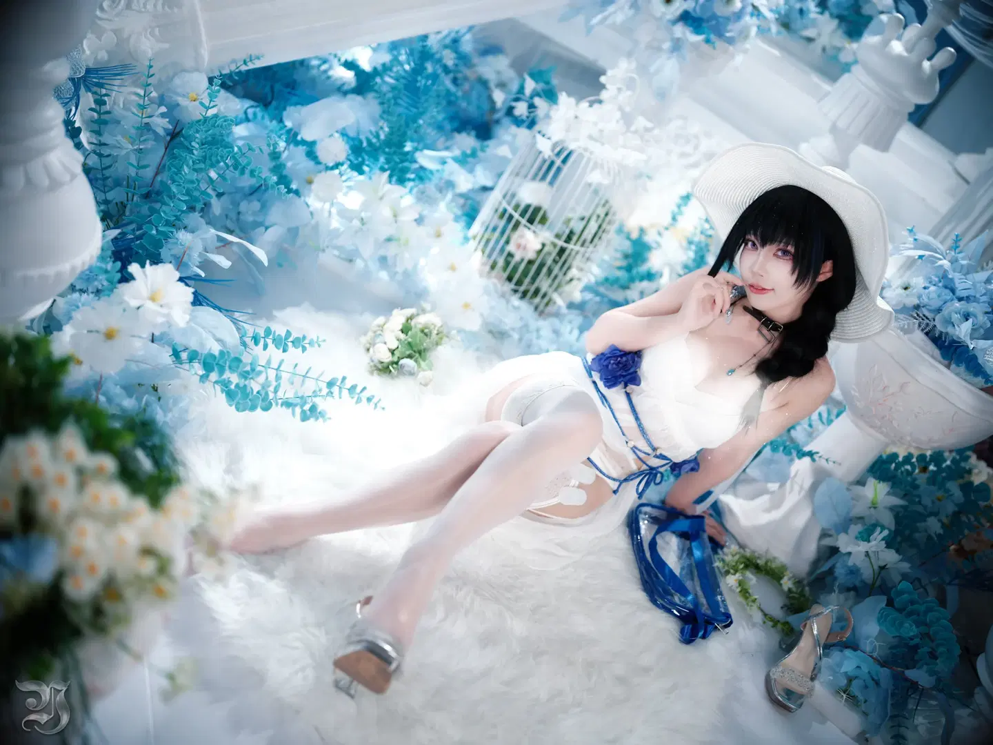 [Mary cosplay] Goddess of Victory: Ethereal Serenity Amidst Blue and White Sea of Flowers by 跃动的小黑马 - Image 10