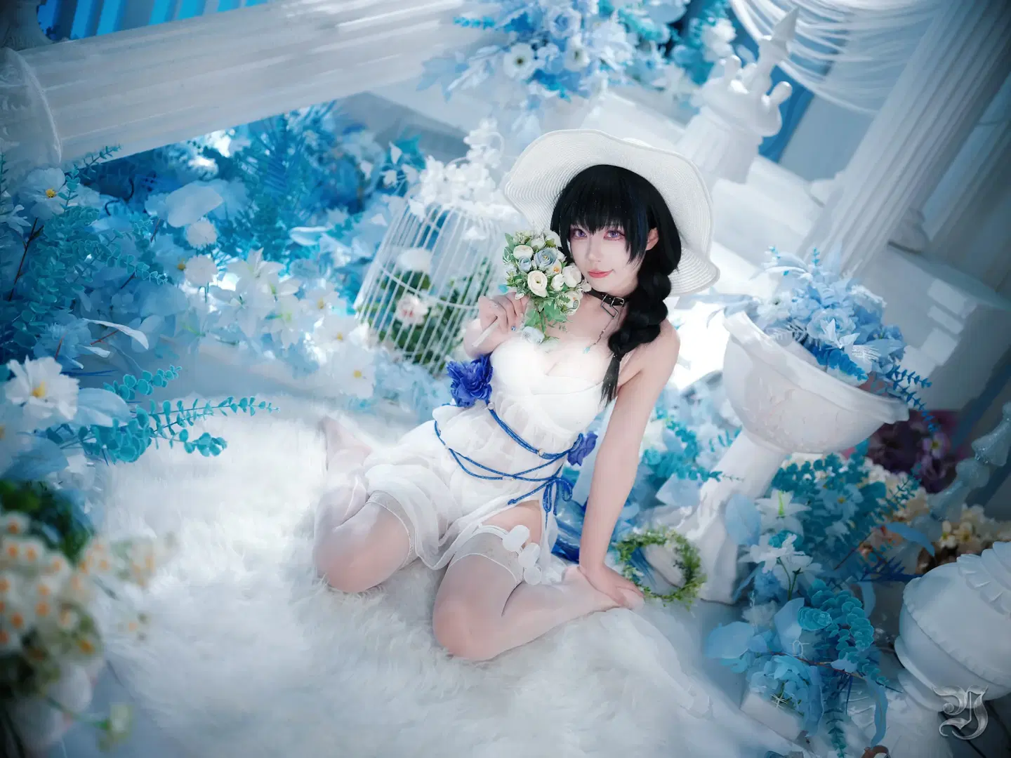 [Mary cosplay] Goddess of Victory: Ethereal Serenity Amidst Blue and White Sea of Flowers by 跃动的小黑马 - Image 6
