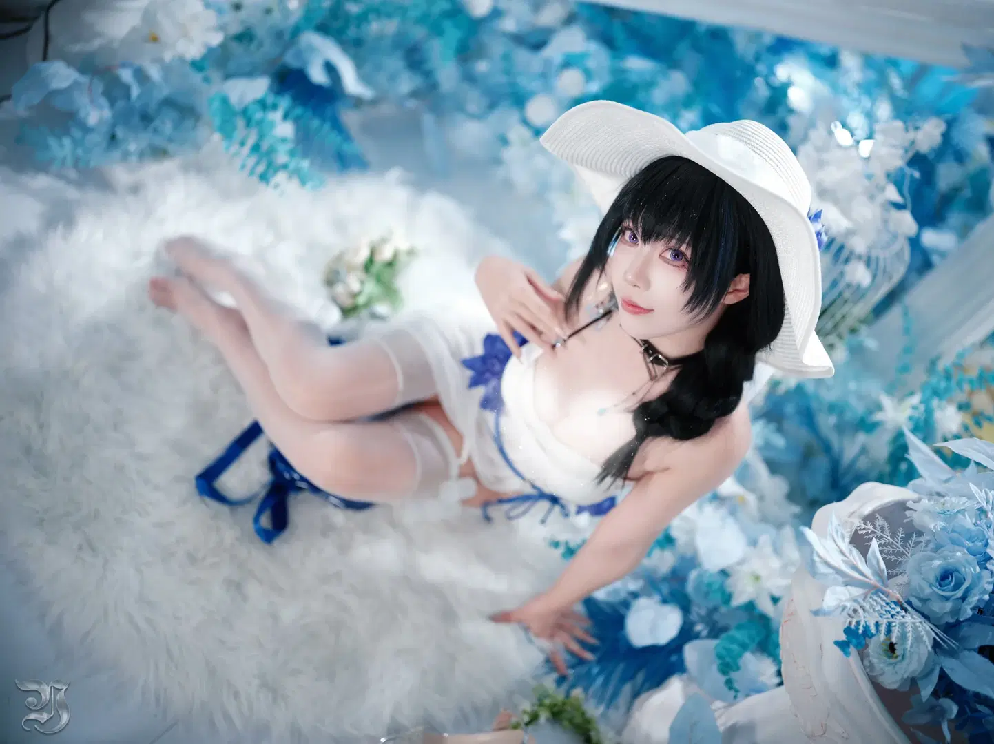 [Mary cosplay] Goddess of Victory: Ethereal Serenity Amidst Blue and White Sea of Flowers by 跃动的小黑马 - Image 8
