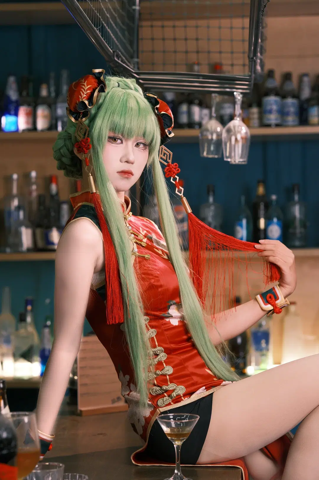 [Witch C.C. cosplay] Code Geass: Lelouch of the Rebellion: Languid Bar Night in a Crimson Qipao by 勇者A - Image 2