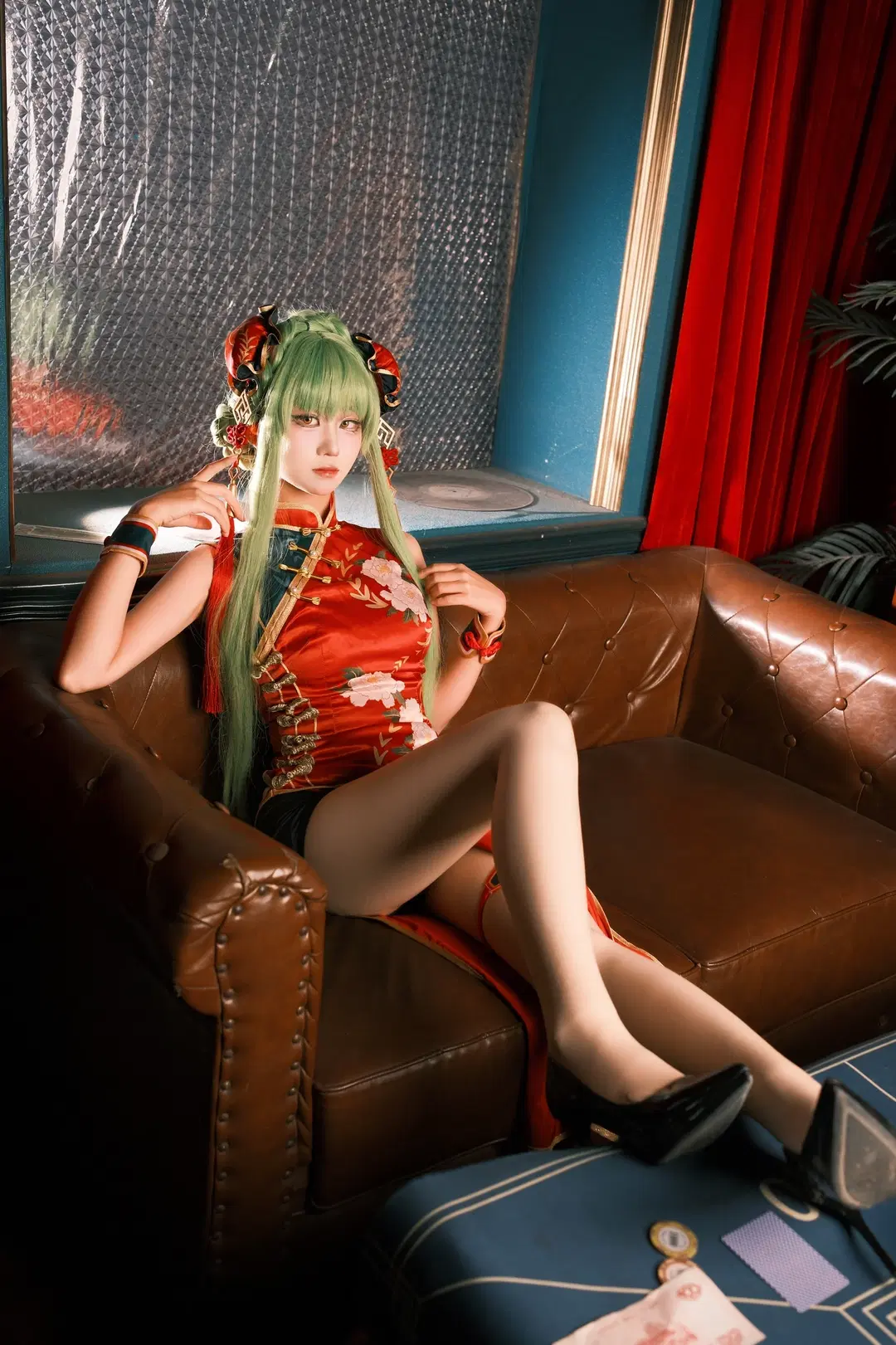 [Witch C.C. cosplay] Code Geass: Lelouch of the Rebellion: Languid Bar Night in a Crimson Qipao by 勇者A - Image 3