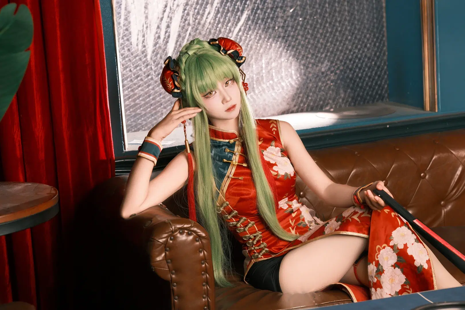 [Witch C.C. cosplay] Code Geass: Lelouch of the Rebellion: Languid Bar Night in a Crimson Qipao by 勇者A - Image 9