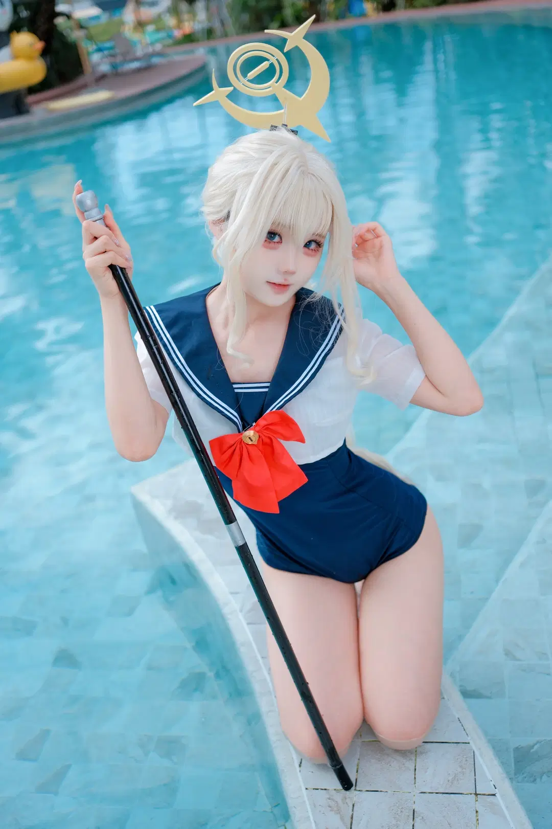 【ニヤニヤ教授 コスプレ】ブルーアーカイブ 夏のプールに映えるセーラー水着スタイル - 勇者A - 2枚目