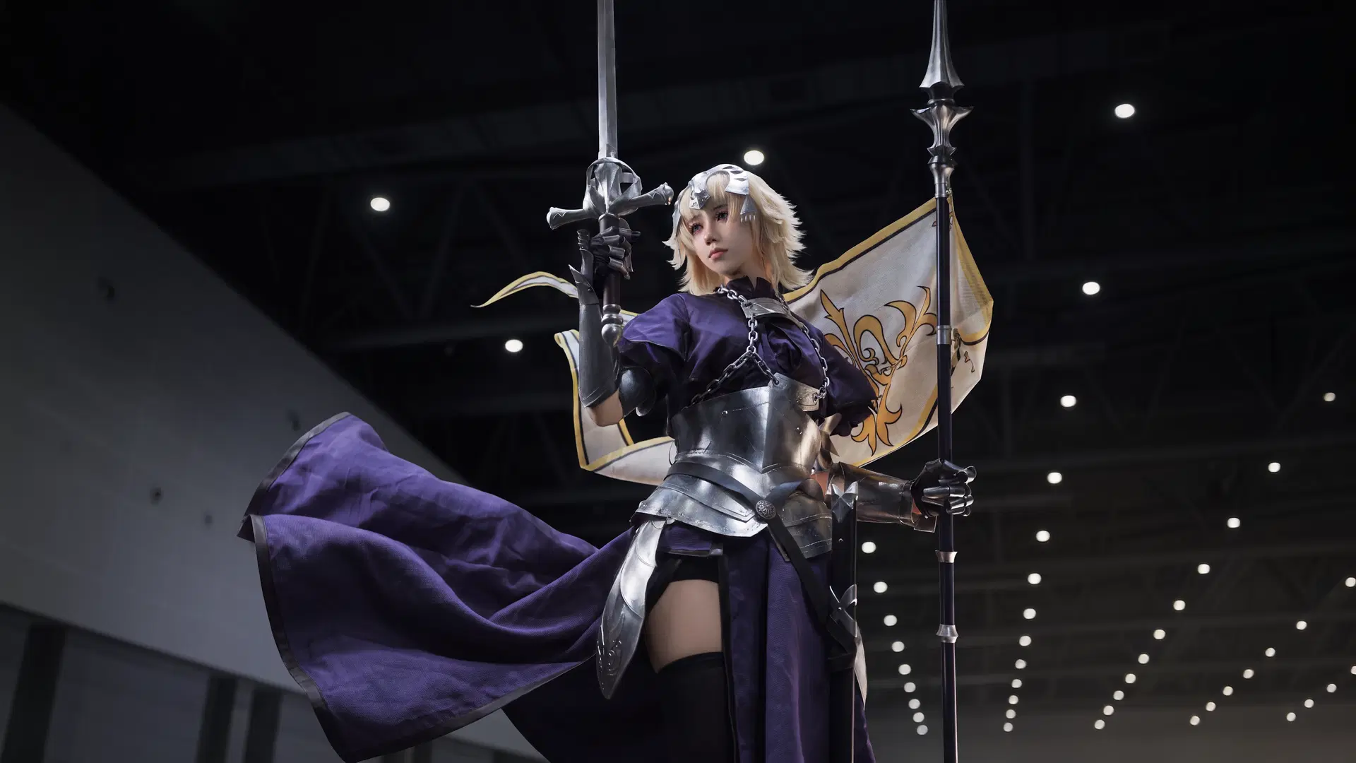 Convention photos, Fate/Grand Order, Black stockings, Jeanne d'Arc cosplay, Armored girl