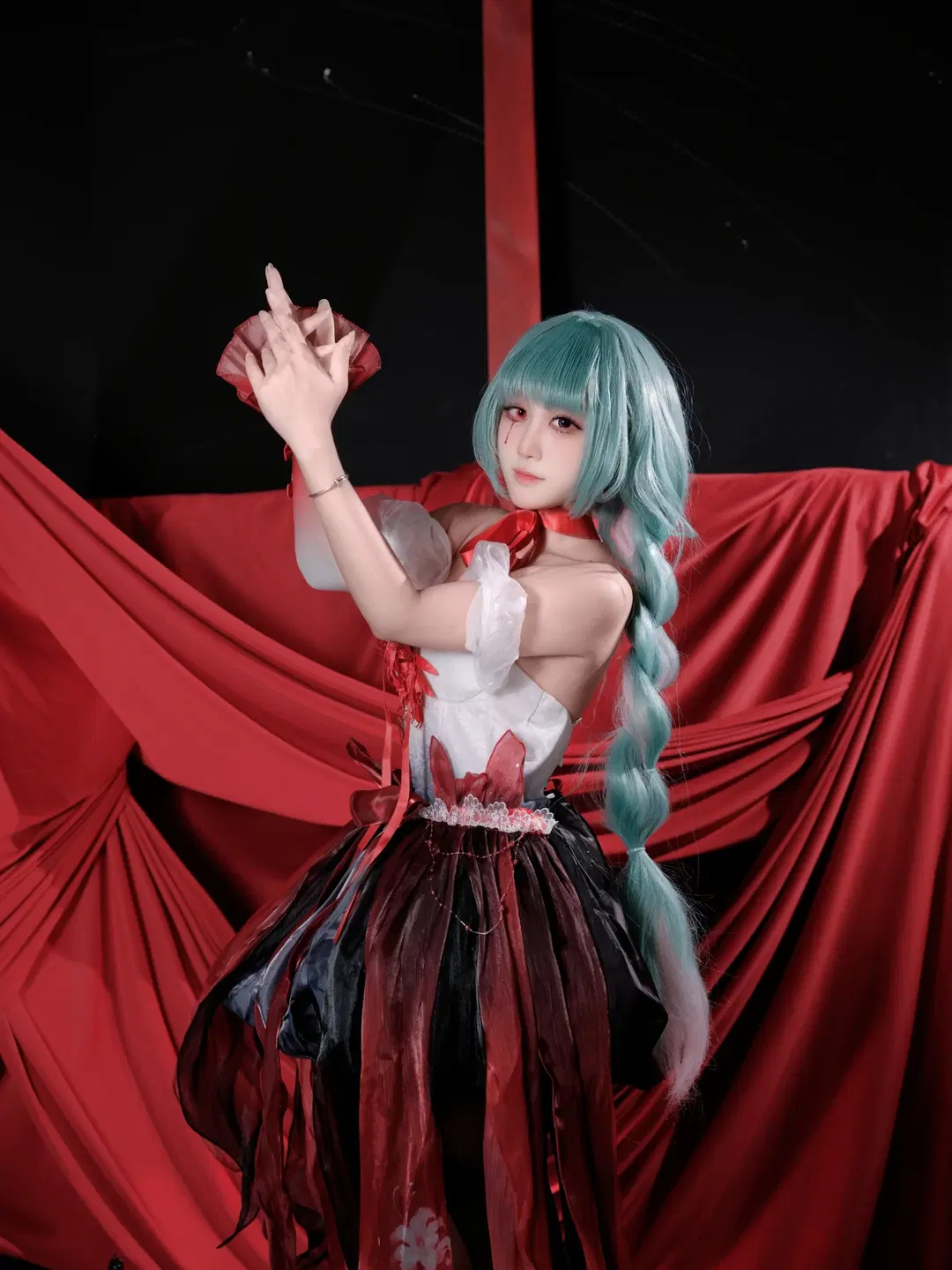 【Phrolova cosplay】Wuthering Waves Red & Black Theatrical Style Dark Aesthetic Sharing by 鹿野奈奈 - Image 3