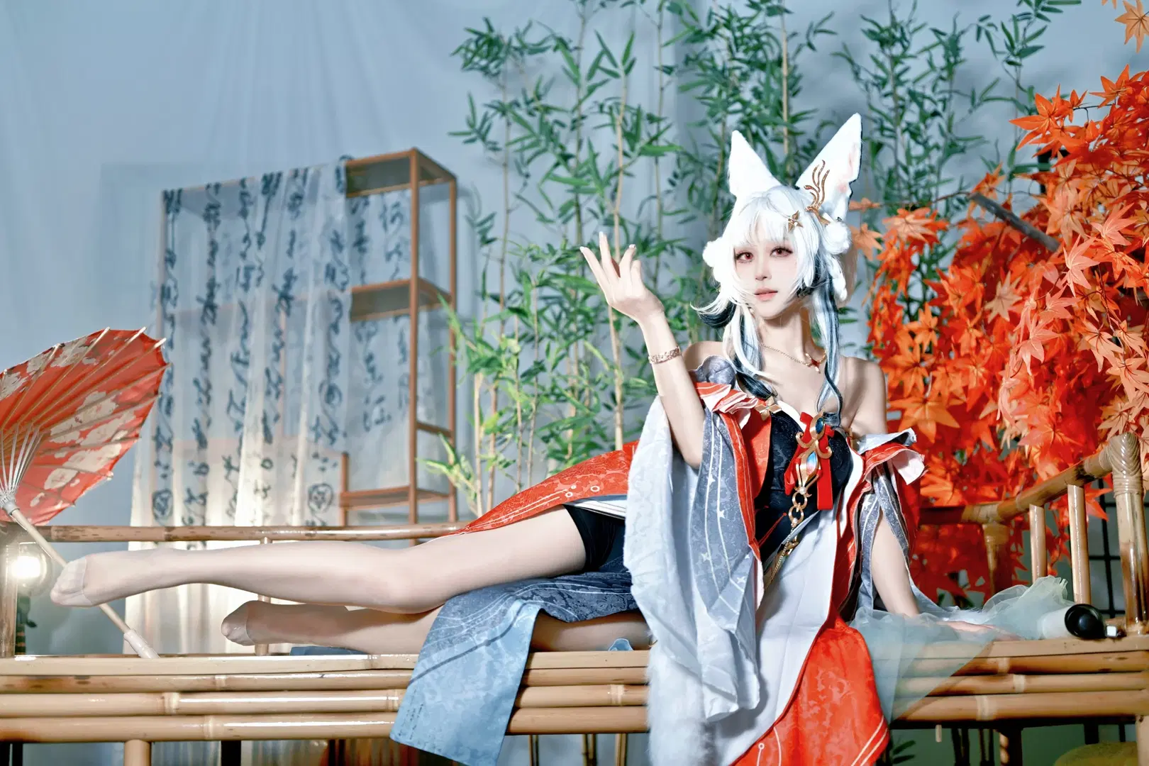 Wuthering Waves, 2D, White hair, animal ears, Hsin cosplay, Stockings