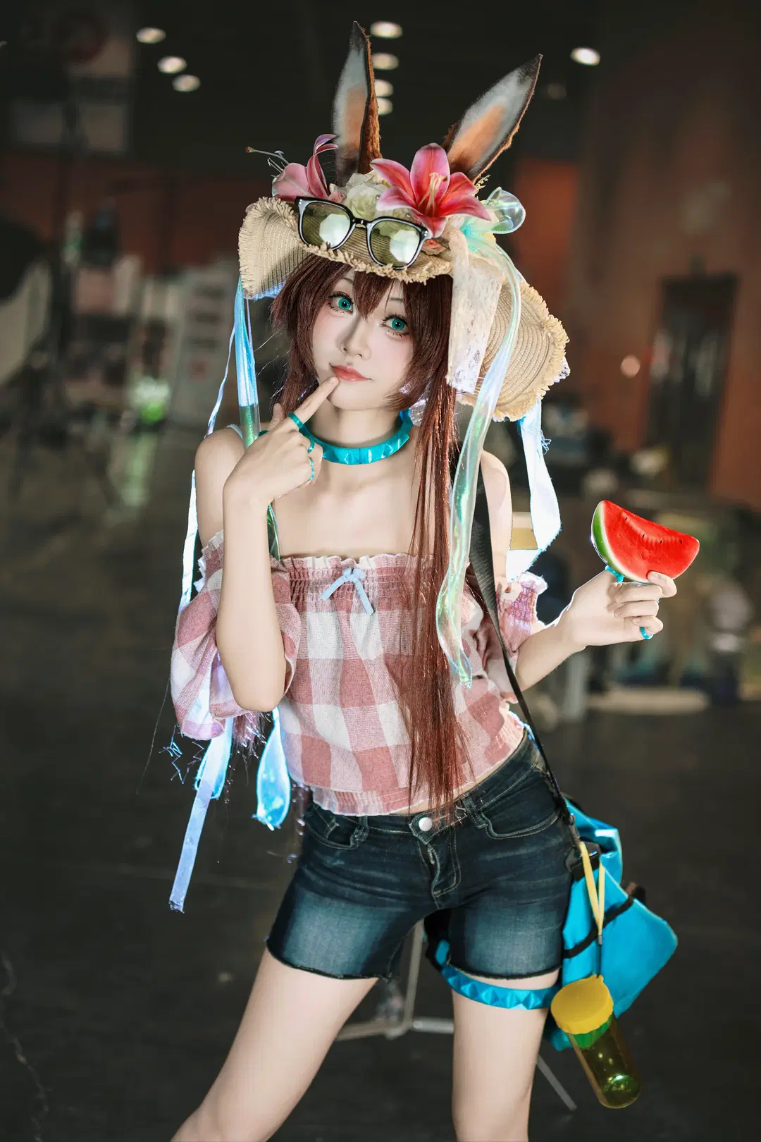 [Amiya cosplay] Heart of Surging Flame: Summer Beach Vibes by 摄影小超 - Image 2