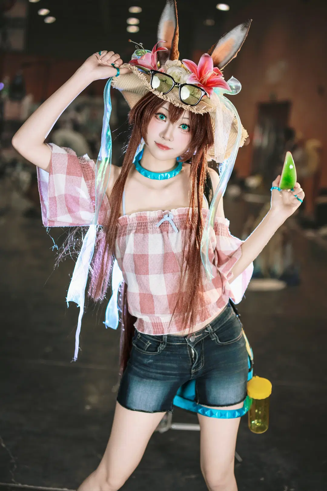 [Amiya cosplay] Heart of Surging Flame: Summer Beach Vibes by 摄影小超 - Image 3