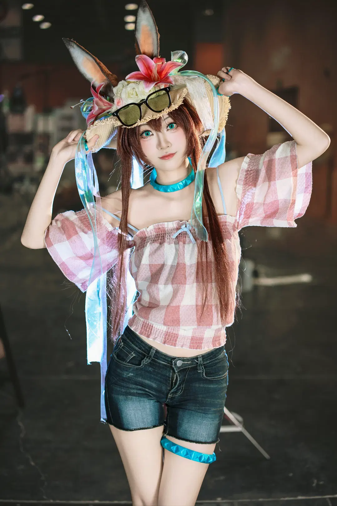 [Amiya cosplay] Heart of Surging Flame: Summer Beach Vibes by 摄影小超 - Image 4
