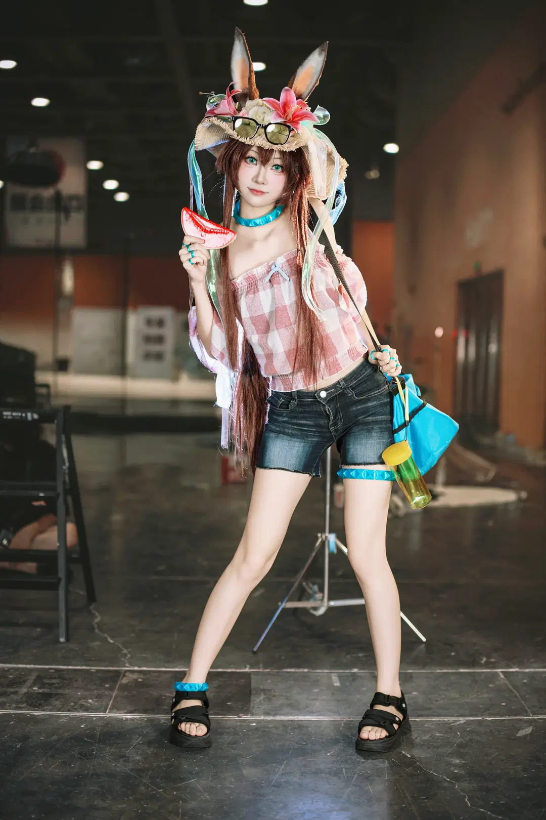 [Amiya cosplay] Heart of Surging Flame: Summer Beach Vibes by 摄影小超 - Image 6