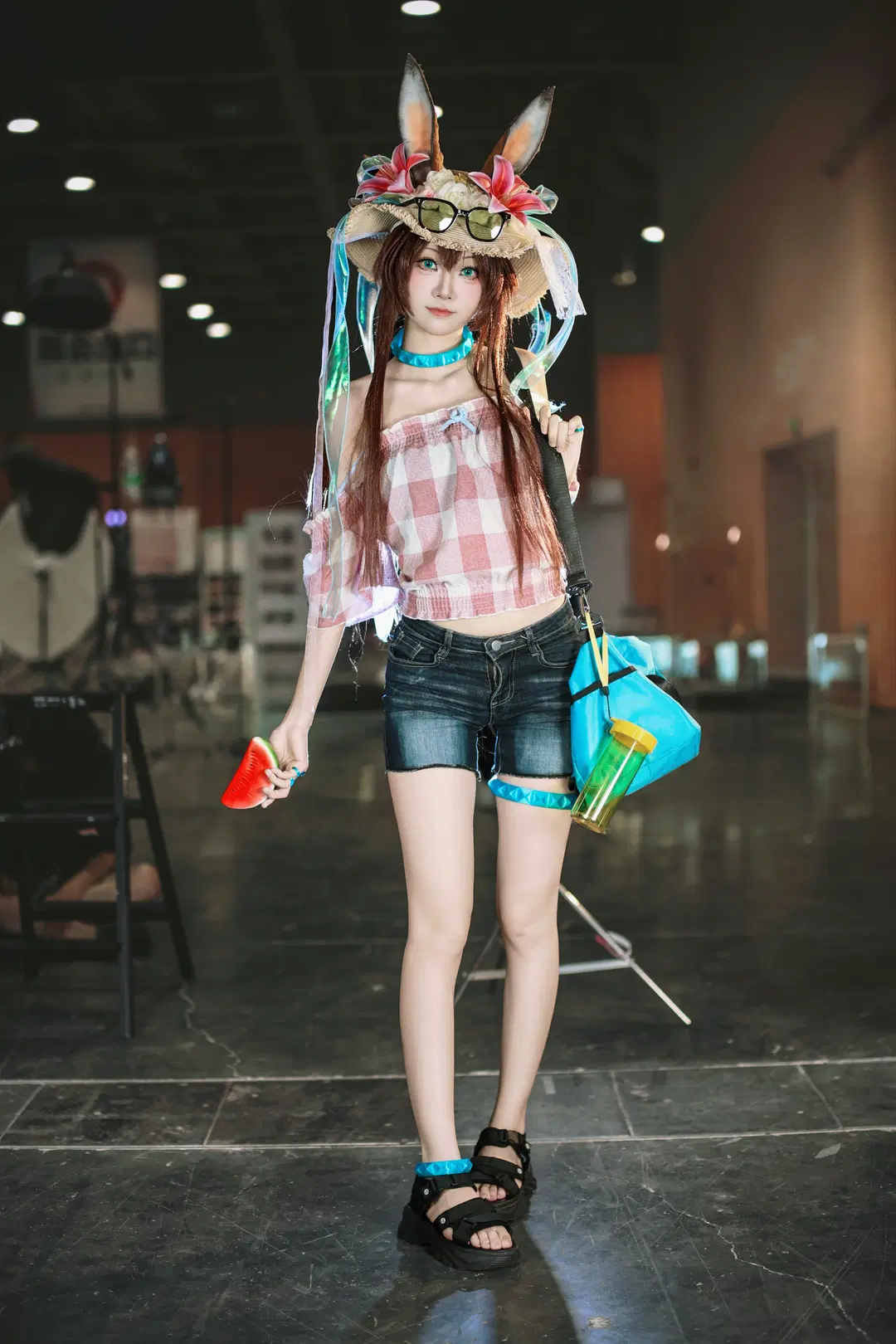[Amiya cosplay] Heart of Surging Flame: Summer Beach Vibes by 摄影小超 - Image 9