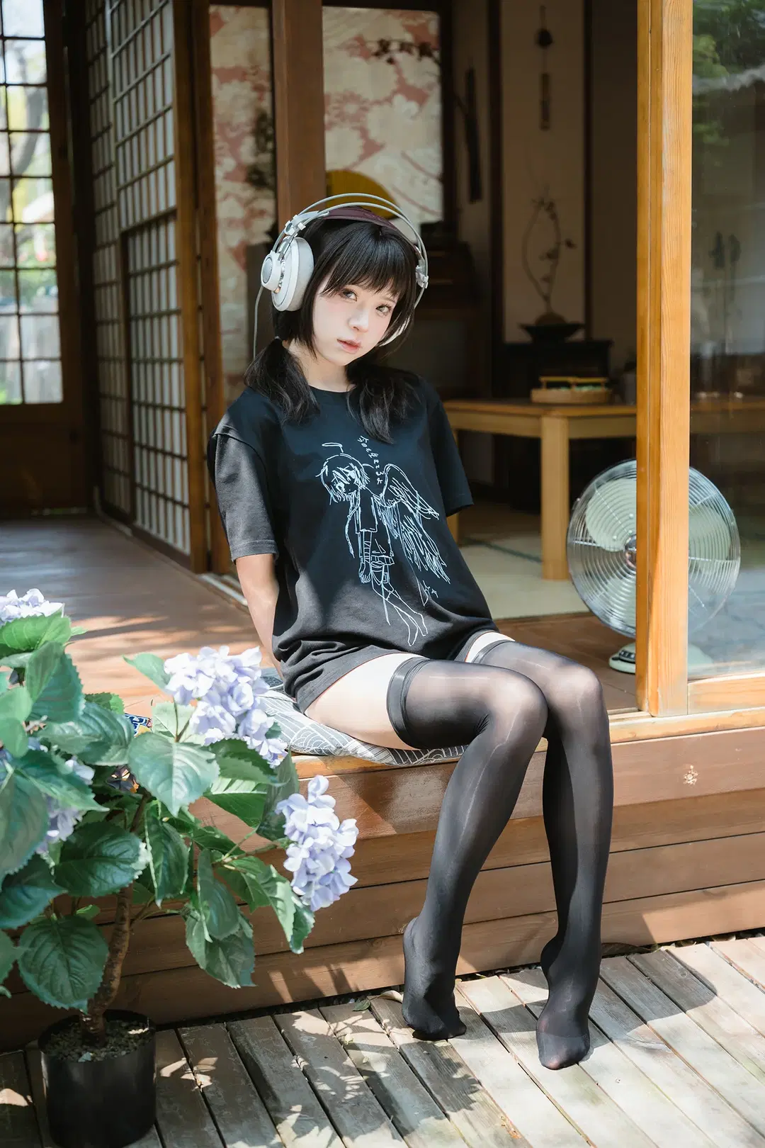 二次元摄影, 日系写真, 少女感穿搭, 黑丝过膝袜, 和风建筑