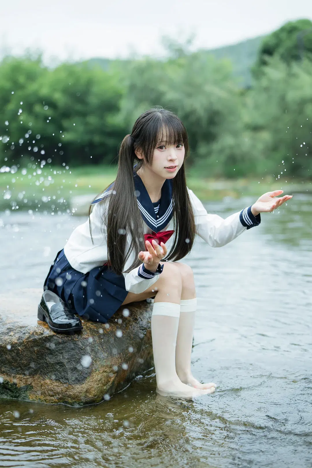 雨中的水手服：溪流與透明傘的外景拍攝 - HIRO_午饭饭 - 第13張