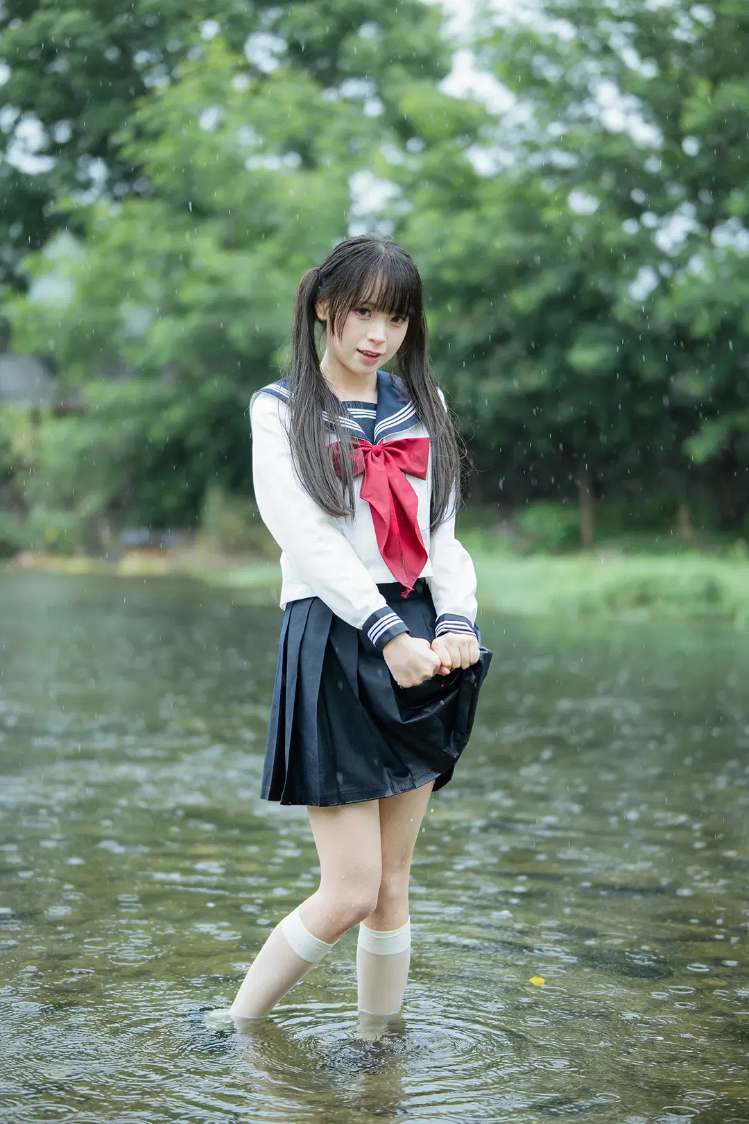 雨中的水手服：溪流與透明傘的外景拍攝 - HIRO_午饭饭 - 第14張