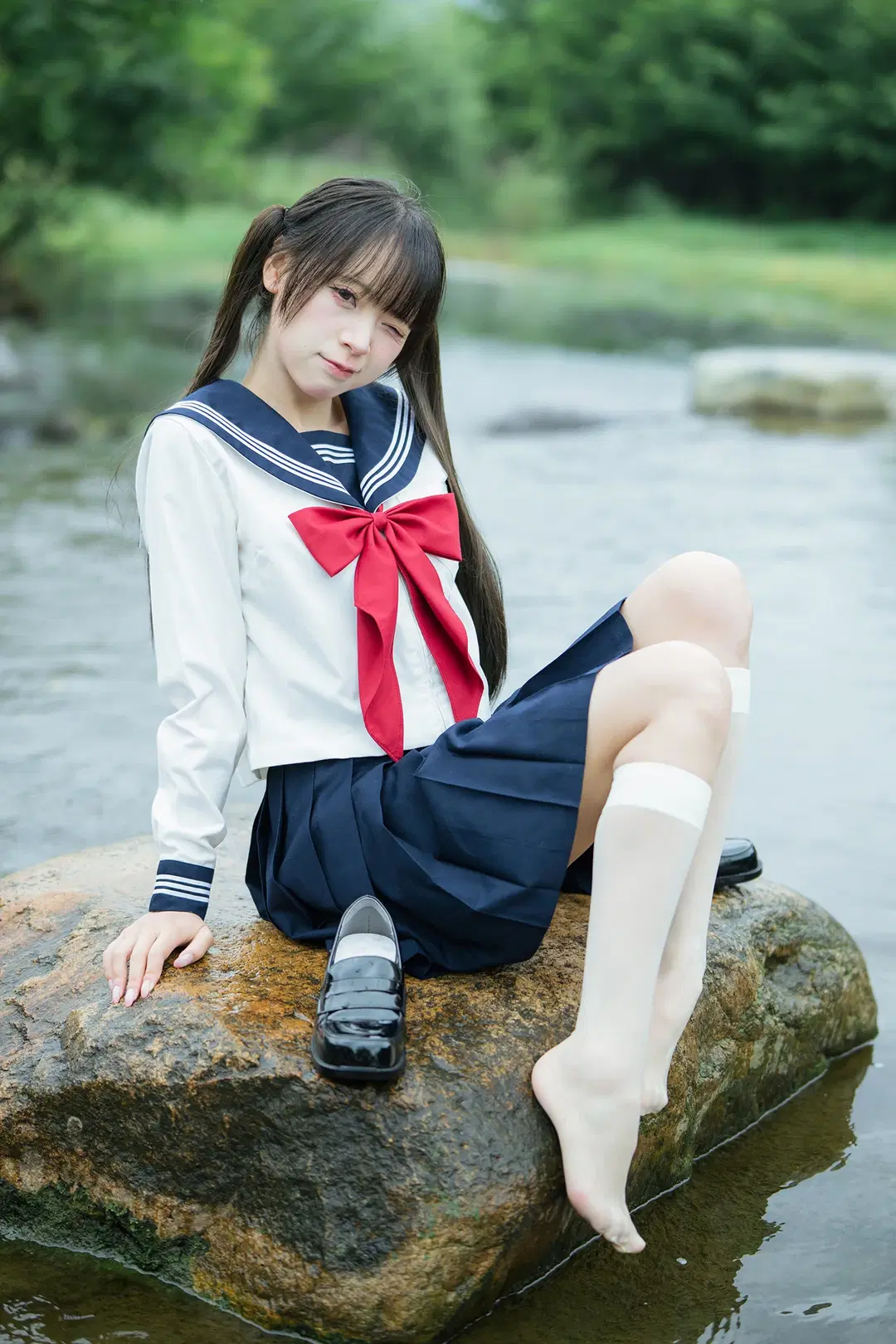 雨中的水手服：溪流與透明傘的外景拍攝 - HIRO_午饭饭 - 第17張