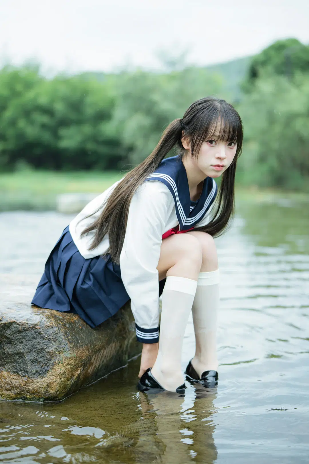 雨中的水手服：溪流與透明傘的外景拍攝 - HIRO_午饭饭 - 第6張