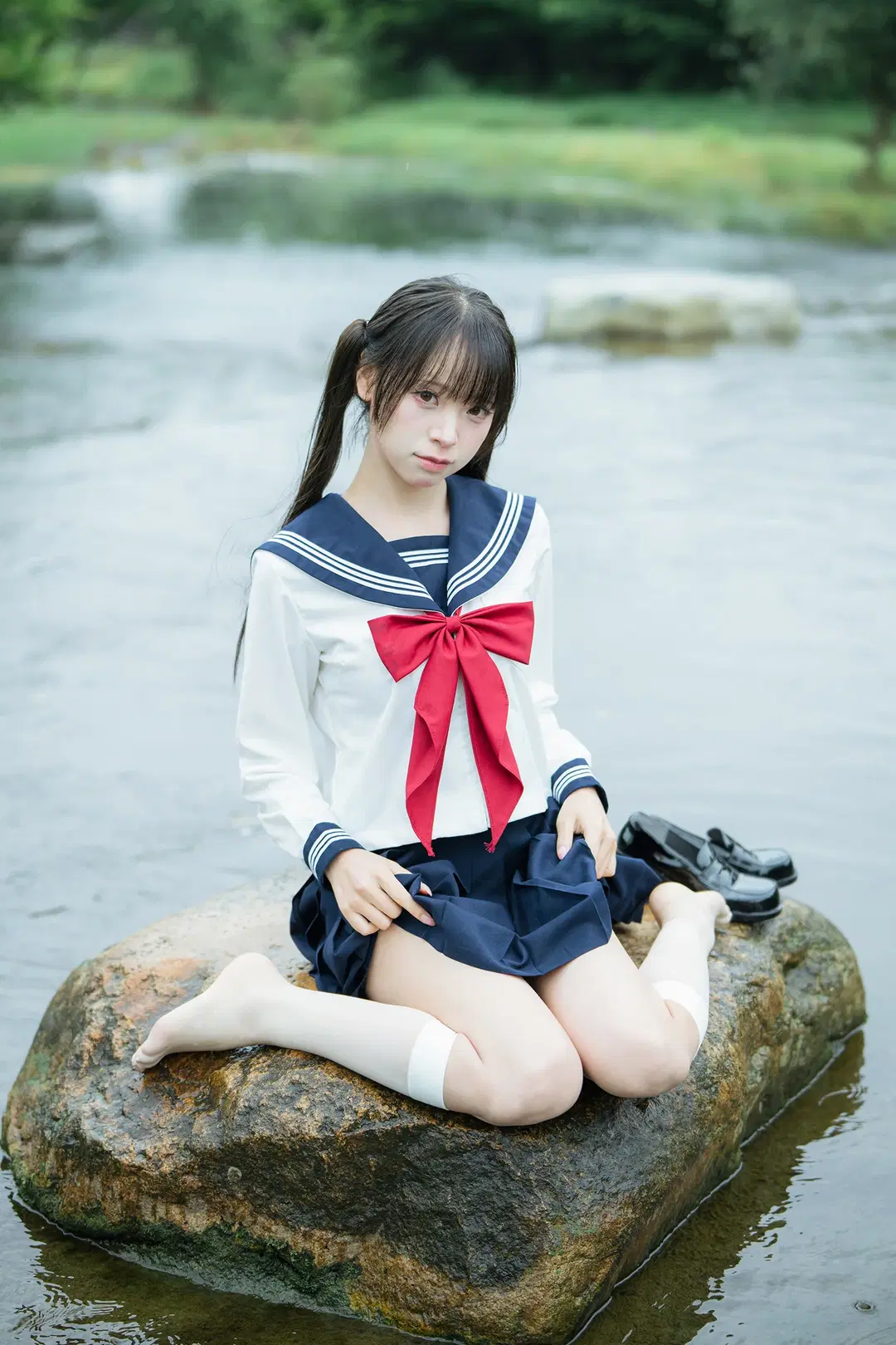 雨中的水手服：溪流與透明傘的外景拍攝 - HIRO_午饭饭 - 第7張