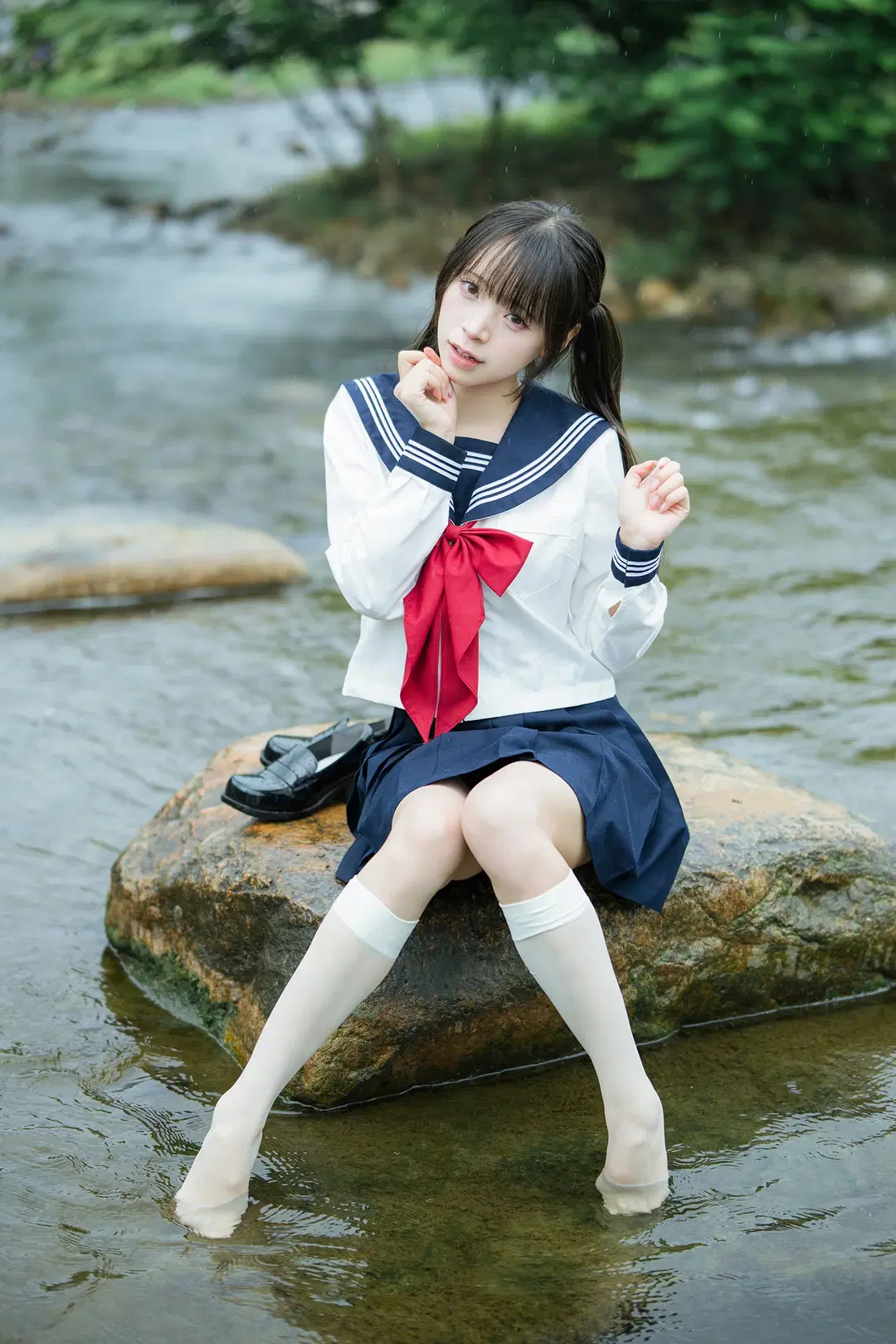 雨中的水手服：溪流與透明傘的外景拍攝 - HIRO_午饭饭 - 第8張