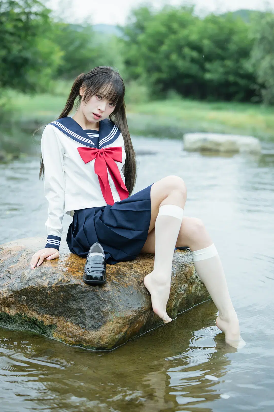 雨中的水手服：溪流與透明傘的外景拍攝 - HIRO_午饭饭 - 第9張