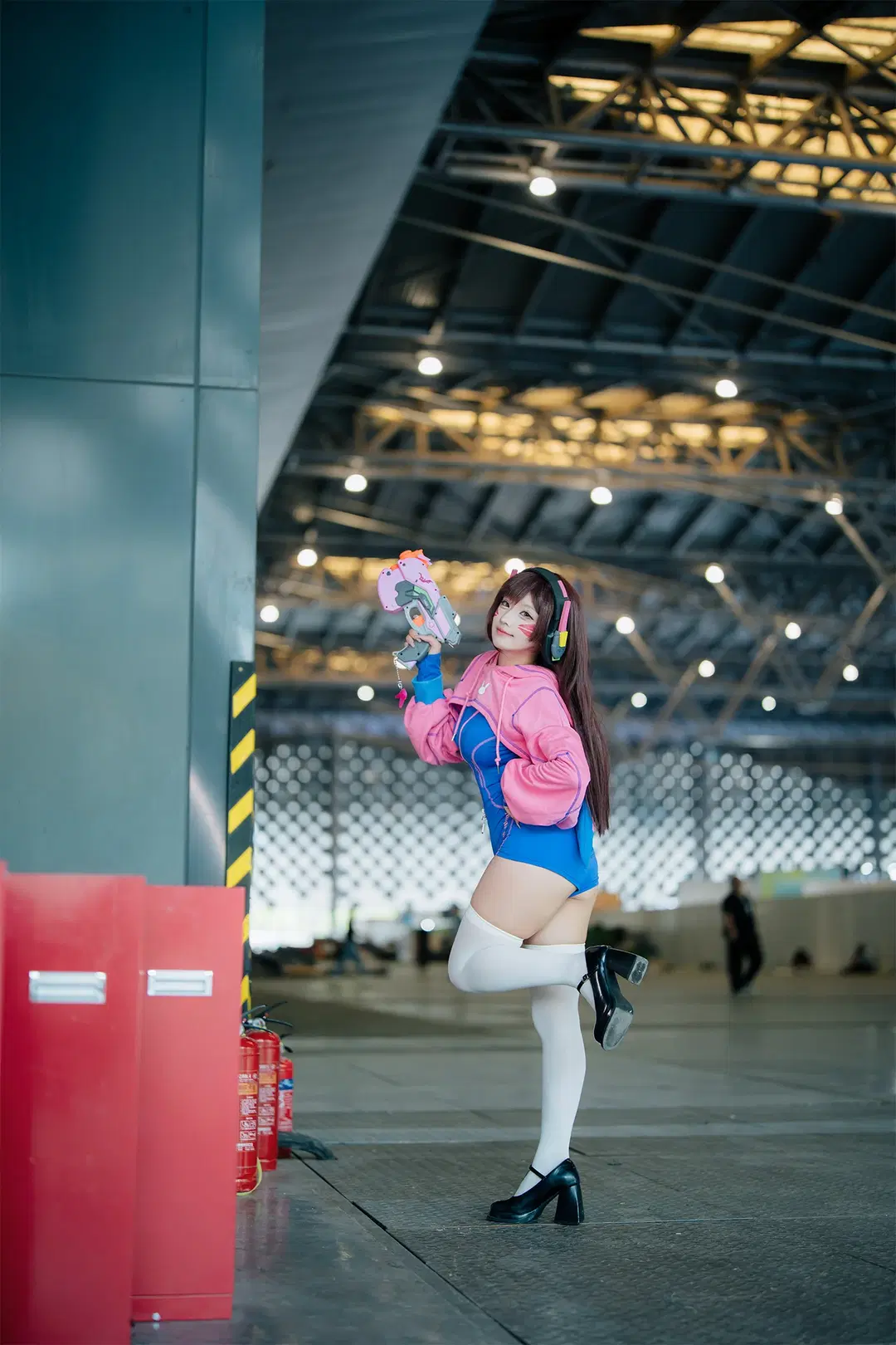 『オーバーウォッチ』D.Vaコスプレ、人混みを避けてPI館の展望窓を独占 - HIRO_午饭饭 - 13枚目