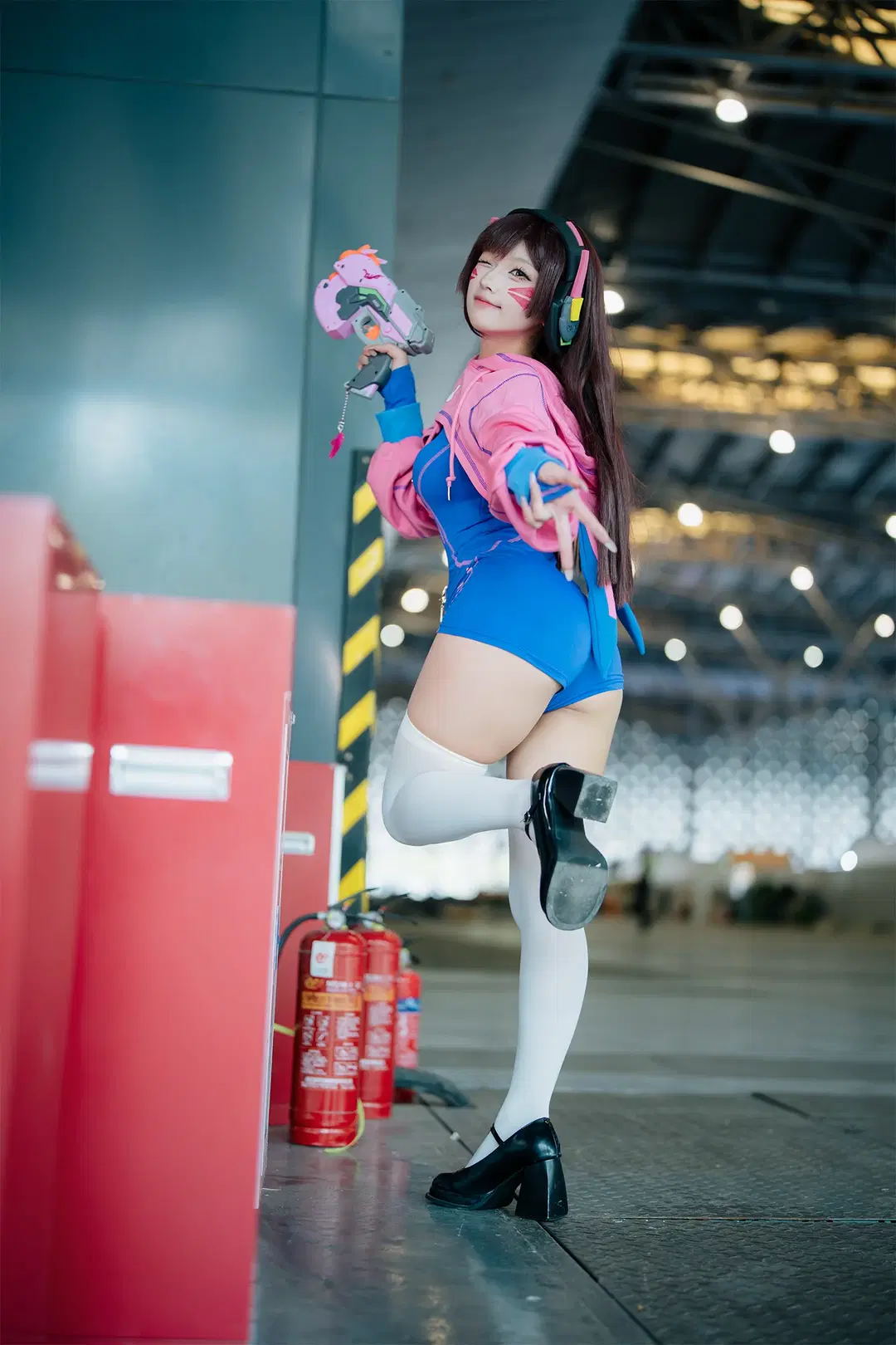 『オーバーウォッチ』D.Vaコスプレ、人混みを避けてPI館の展望窓を独占 - HIRO_午饭饭 - 2枚目