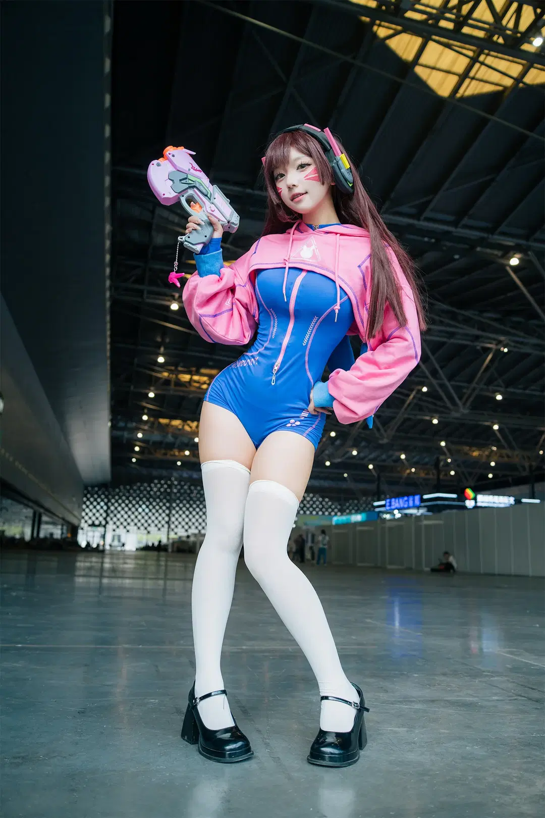 『オーバーウォッチ』D.Vaコスプレ、人混みを避けてPI館の展望窓を独占 - HIRO_午饭饭 - 5枚目