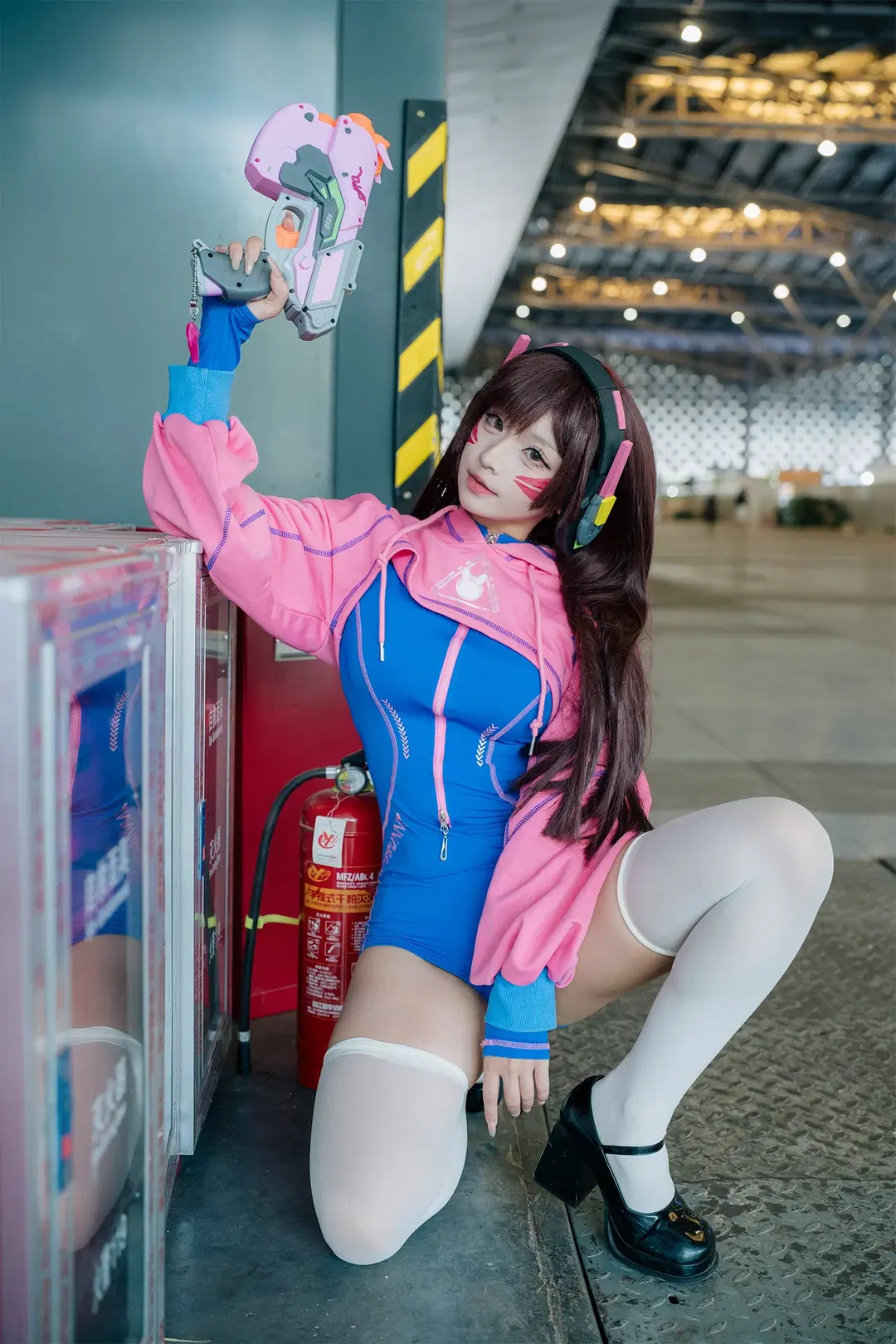 『オーバーウォッチ』D.Vaコスプレ、人混みを避けてPI館の展望窓を独占 - HIRO_午饭饭 - 8枚目