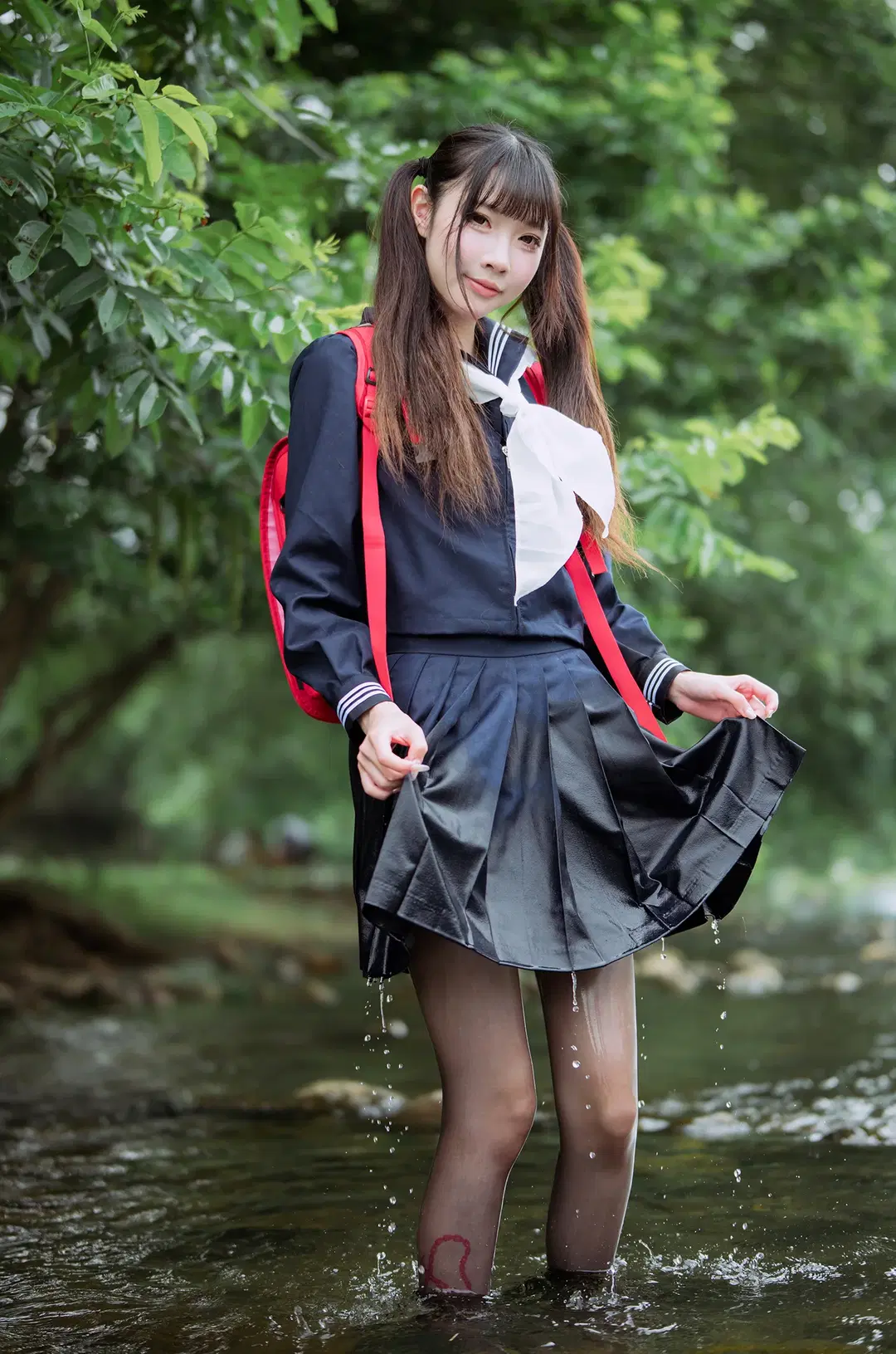 穿着水手服和黑丝在溪流里拍摄的户外日常 - HIRO_午饭饭 - 第12张