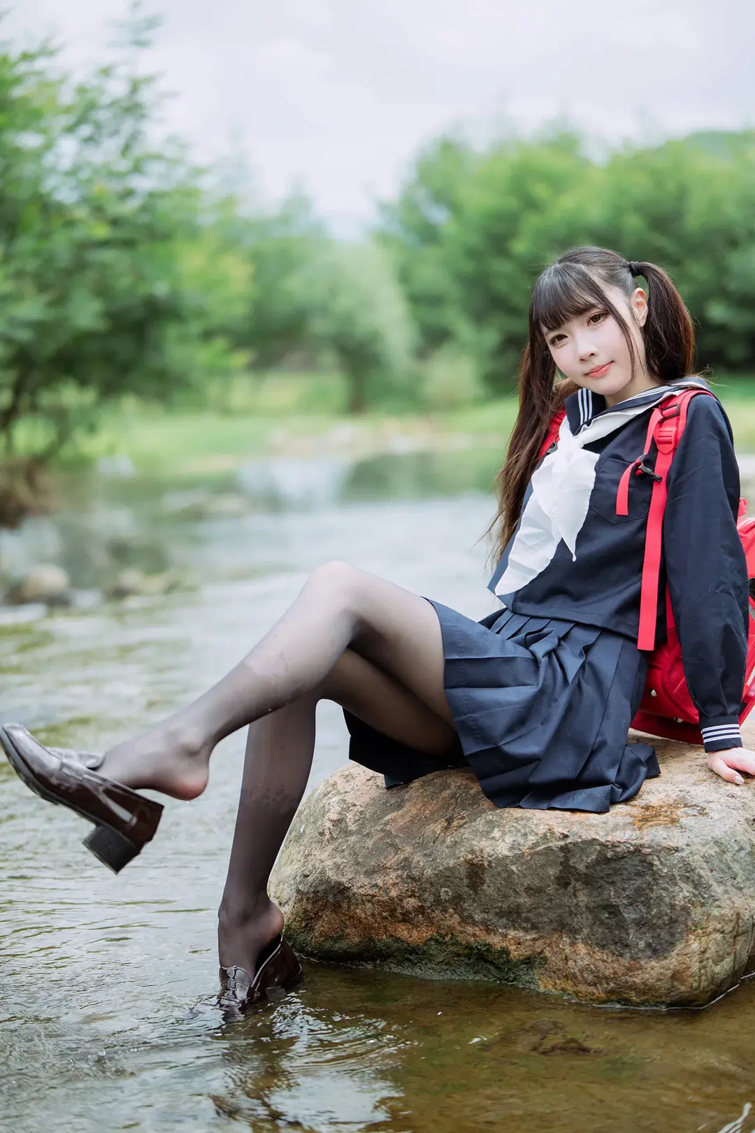 屋外写真, JK制服, セーラー服, 黒ストッキング, 渓流撮影