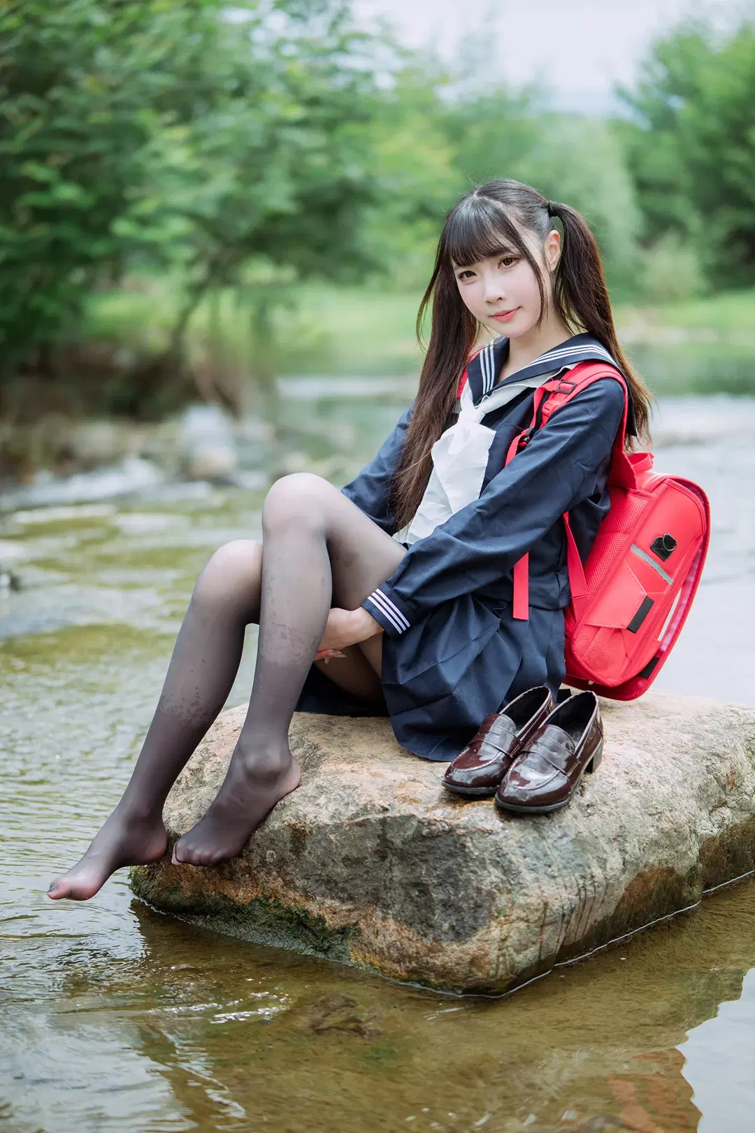 渓流のセーラー服とツインテール、赤いリュックと黒ストッキングの渓流屋外撮影の記録 - HIRO_午饭饭 - 8枚目