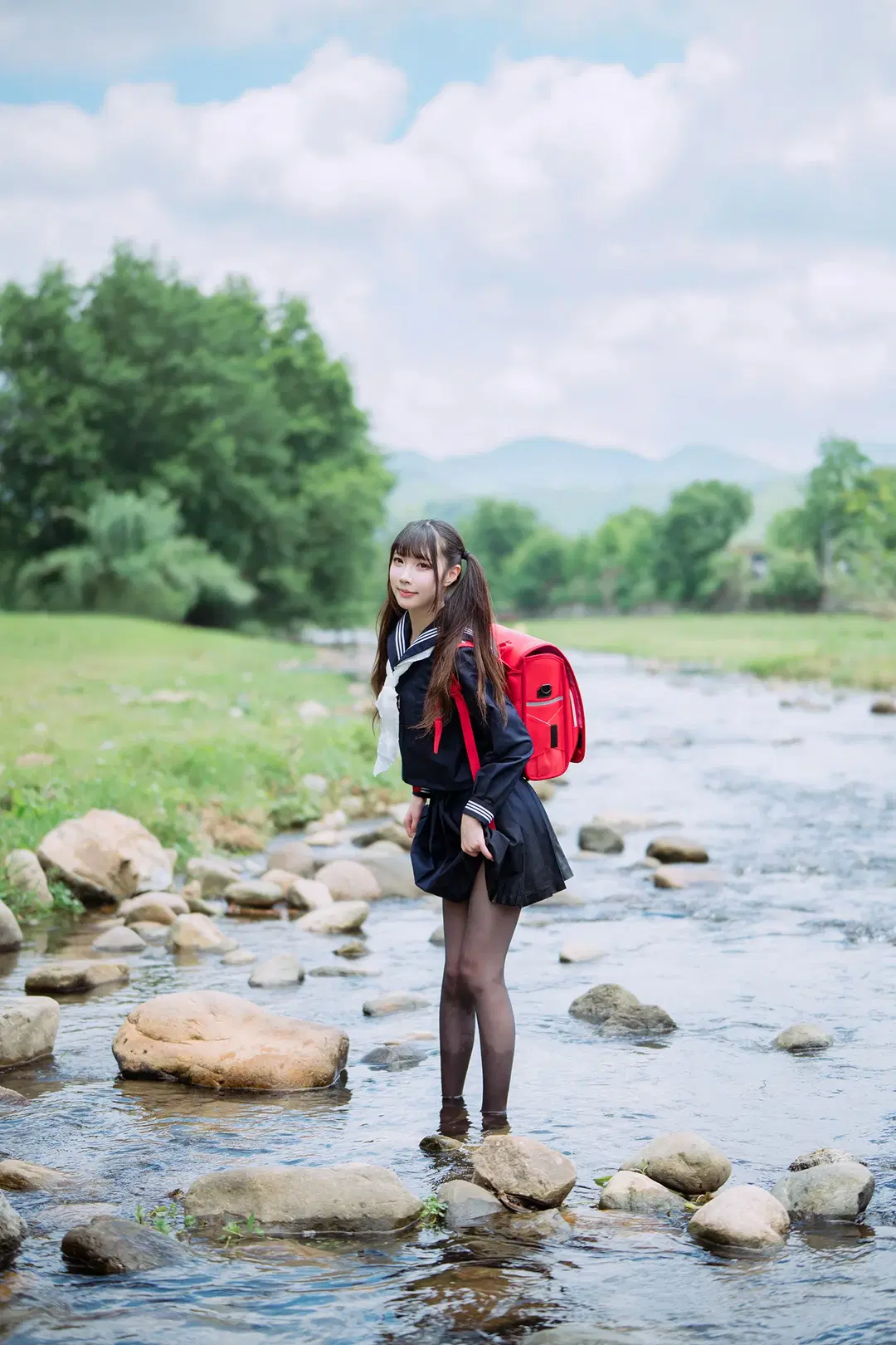 渓流のセーラー服とツインテール、赤いリュックと黒ストッキングの渓流屋外撮影の記録 - HIRO_午饭饭 - 9枚目