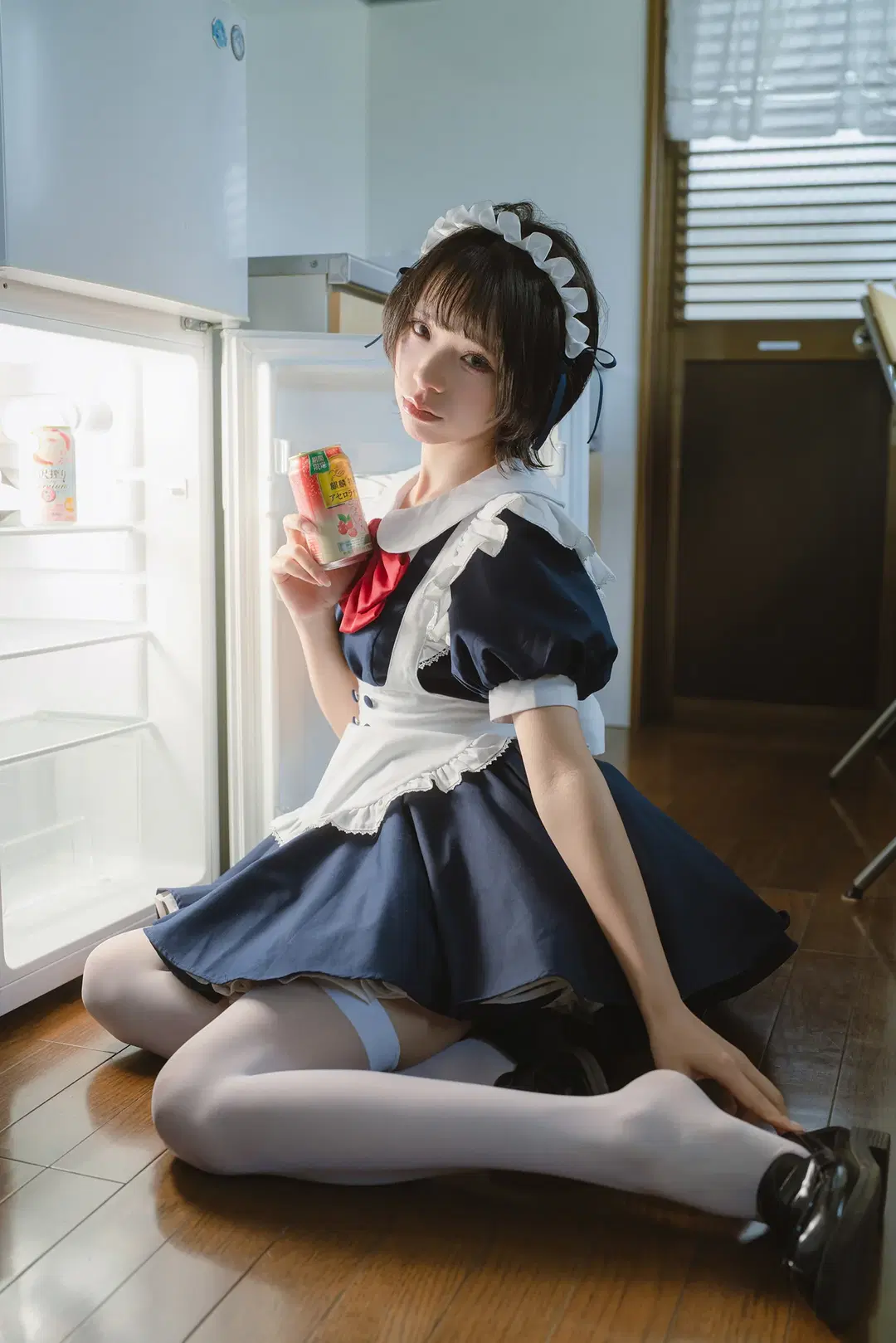 コスプレ, メイド服, 白ストッキング, 日本風写真, おうちでの日常
