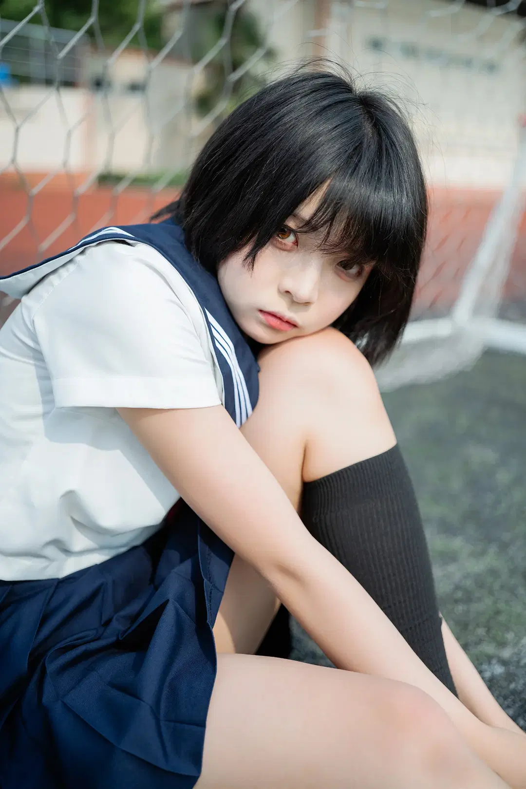 夏日水手服外拍記錄：藍色看臺上的黑絲與琴盒 - HIRO_午饭饭 - 第16張