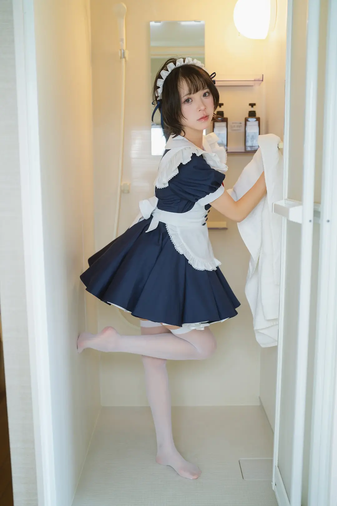 cosplay摄影, 女仆装cos, 白丝过膝袜, 浴室写真, 索尼A7R3 - 第9张