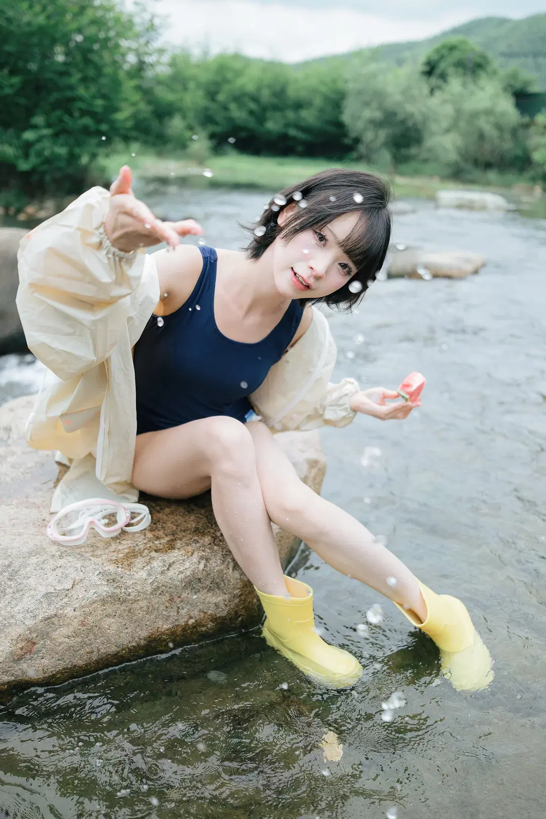 夏日溪流边的连体泳衣与黄雨靴写真 - HIRO_午饭饭 - 第3张