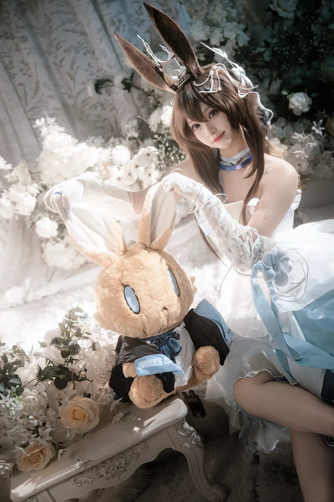 【アーミヤ コスプレ】『アークナイツ』アーミヤのアイスブルーの花海と光と影 - 北面色影 - 13枚目