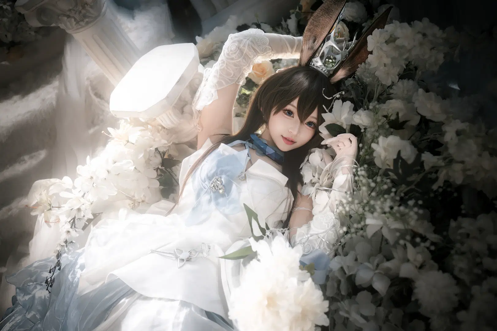 【アーミヤ コスプレ】『アークナイツ』アーミヤのアイスブルーの花海と光と影 - 北面色影 - 5枚目